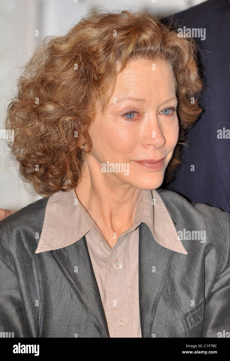 Connie Booth Fawlty Towers : rouvert - lancement presse tenu le Club naval et militaire. Promouvoir en fonte en deux parties à venir Banque D'Images