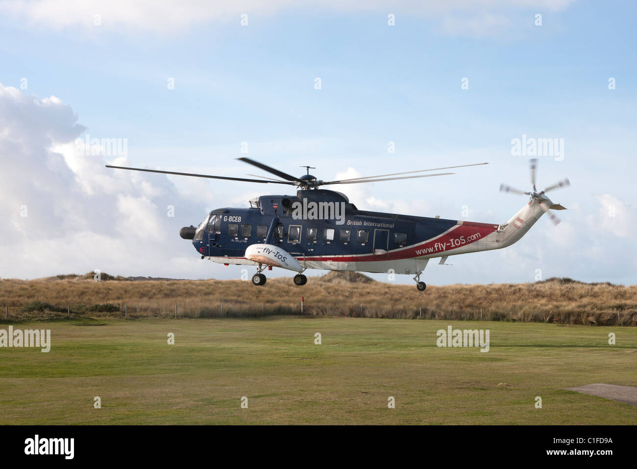 Sikorsky S-61MN G Sea King-BCEB le décollage de Isles of Scilly Tresco Banque D'Images