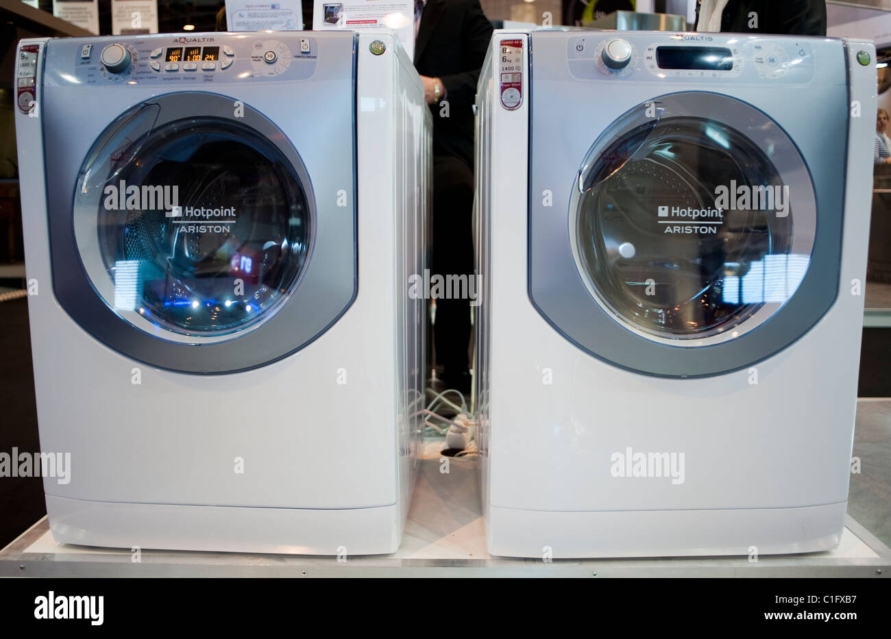 Les améliorations à la maison, accueil les économies d'énergie des  appareils électroménagers, Hotpoint Ariston Aqualtis, modèle, Machines à  laver Photo Stock - Alamy