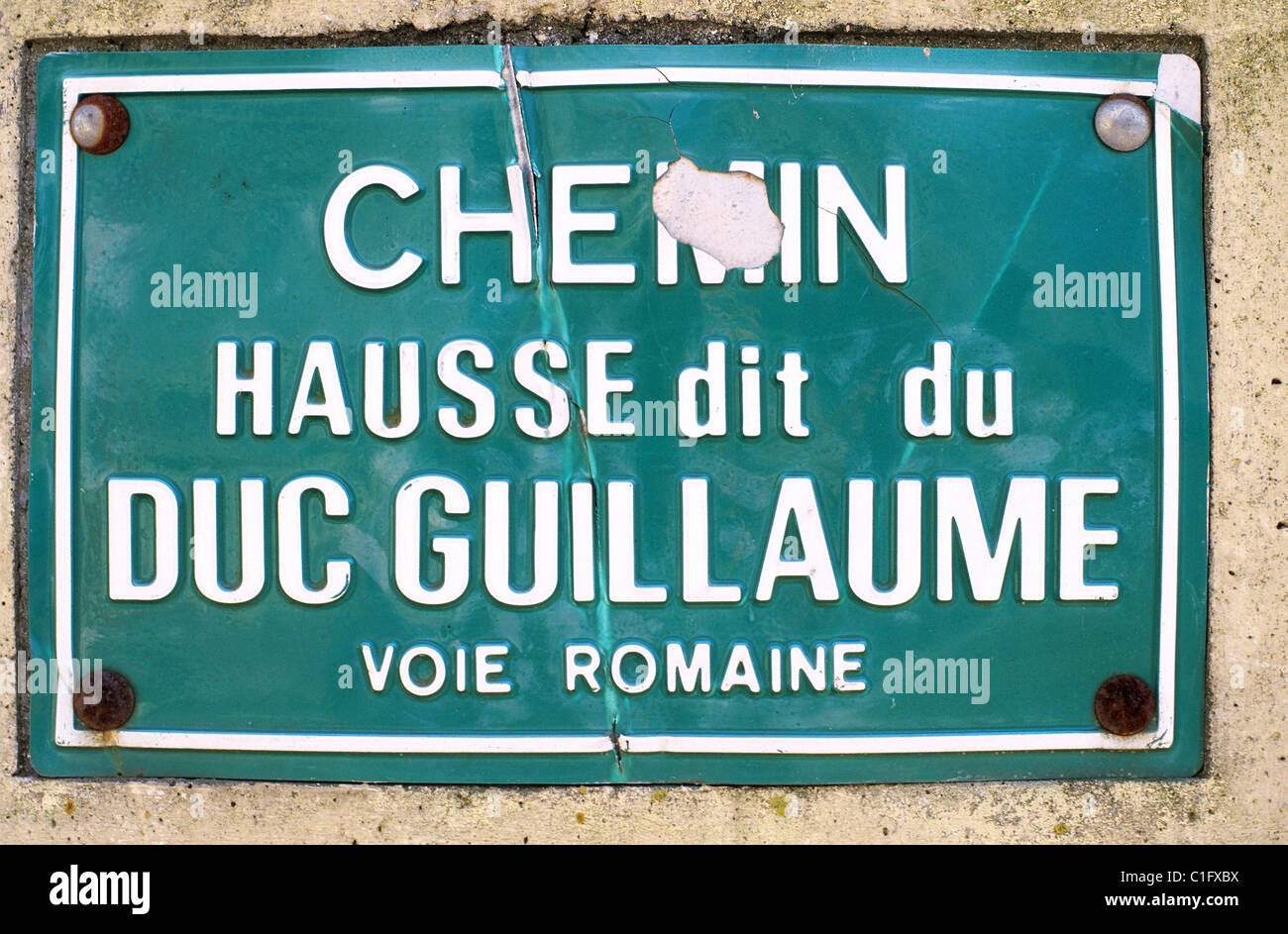 France, Calvados, vieux, la plaque de rue de l'allée de Guillaume le Conquérant, ancienne voie romaine Banque D'Images
