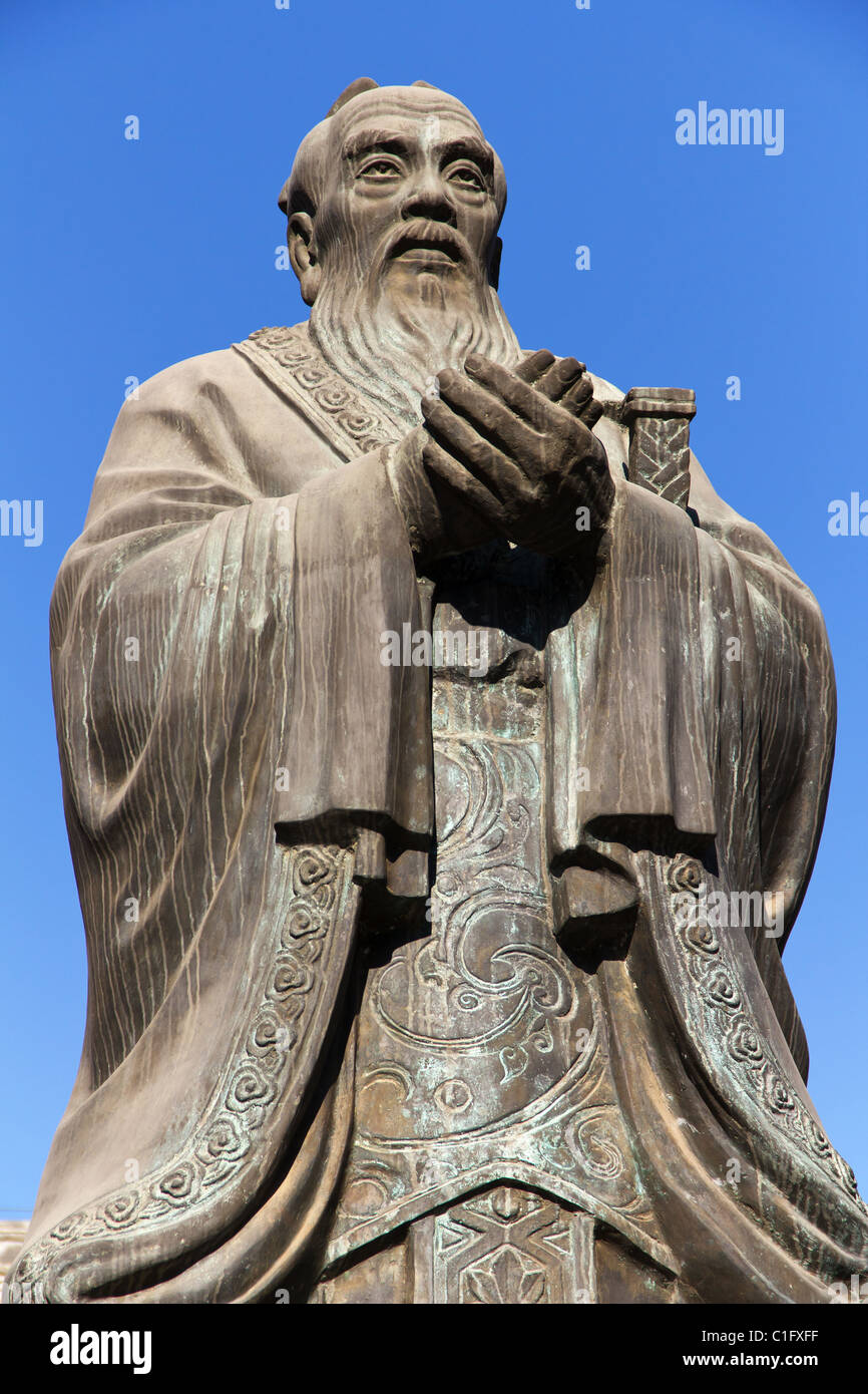 Statue de Confucius à l'Académie impériale par le Temple de Confucius à Pékin, Chine Banque D'Images