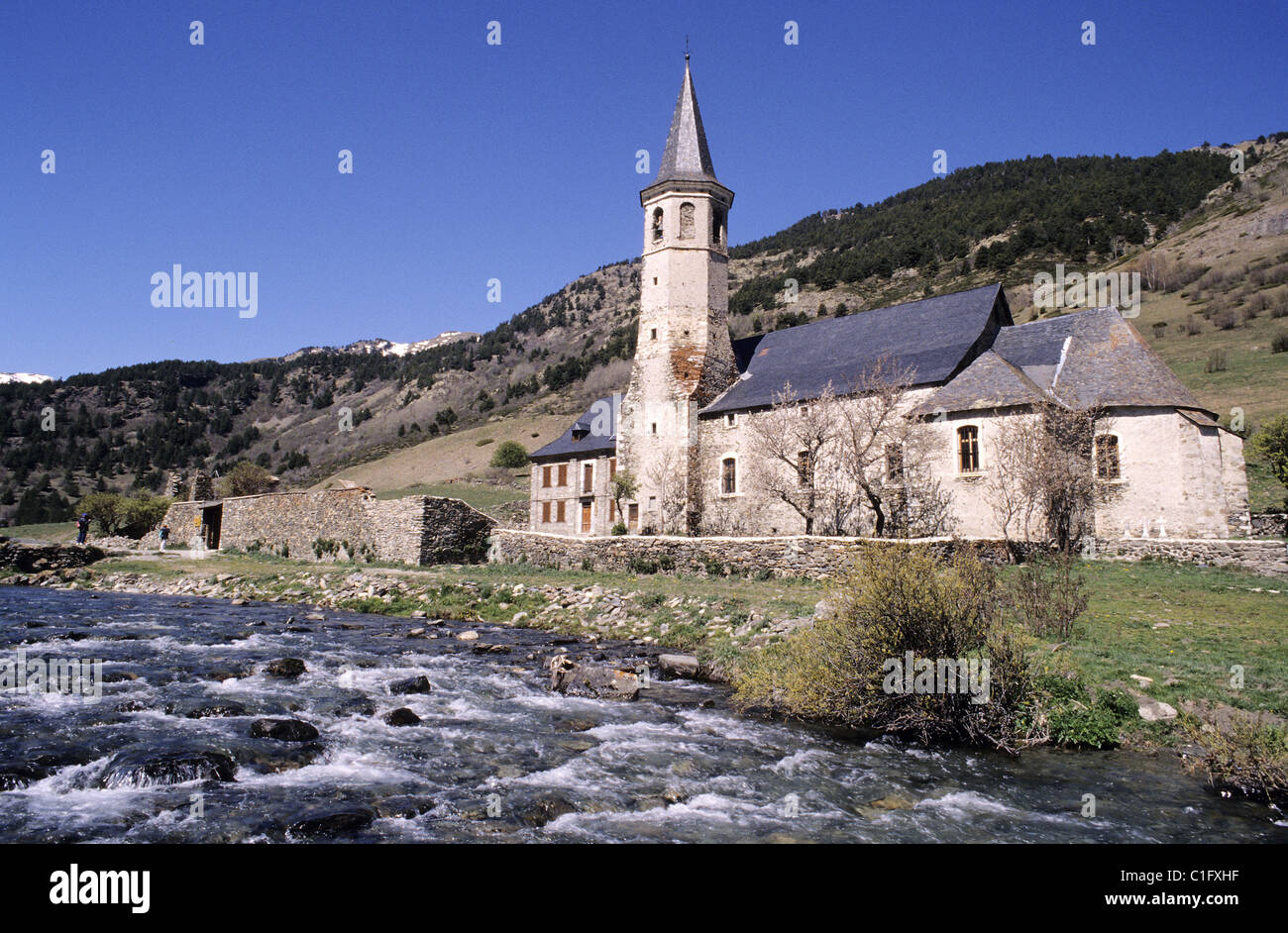 L Espagne La Catalogne Val D Aran Dans Les Pyrenees Centrales Source De La Garonne Sanctuaire De Montgarri Photo Stock Alamy