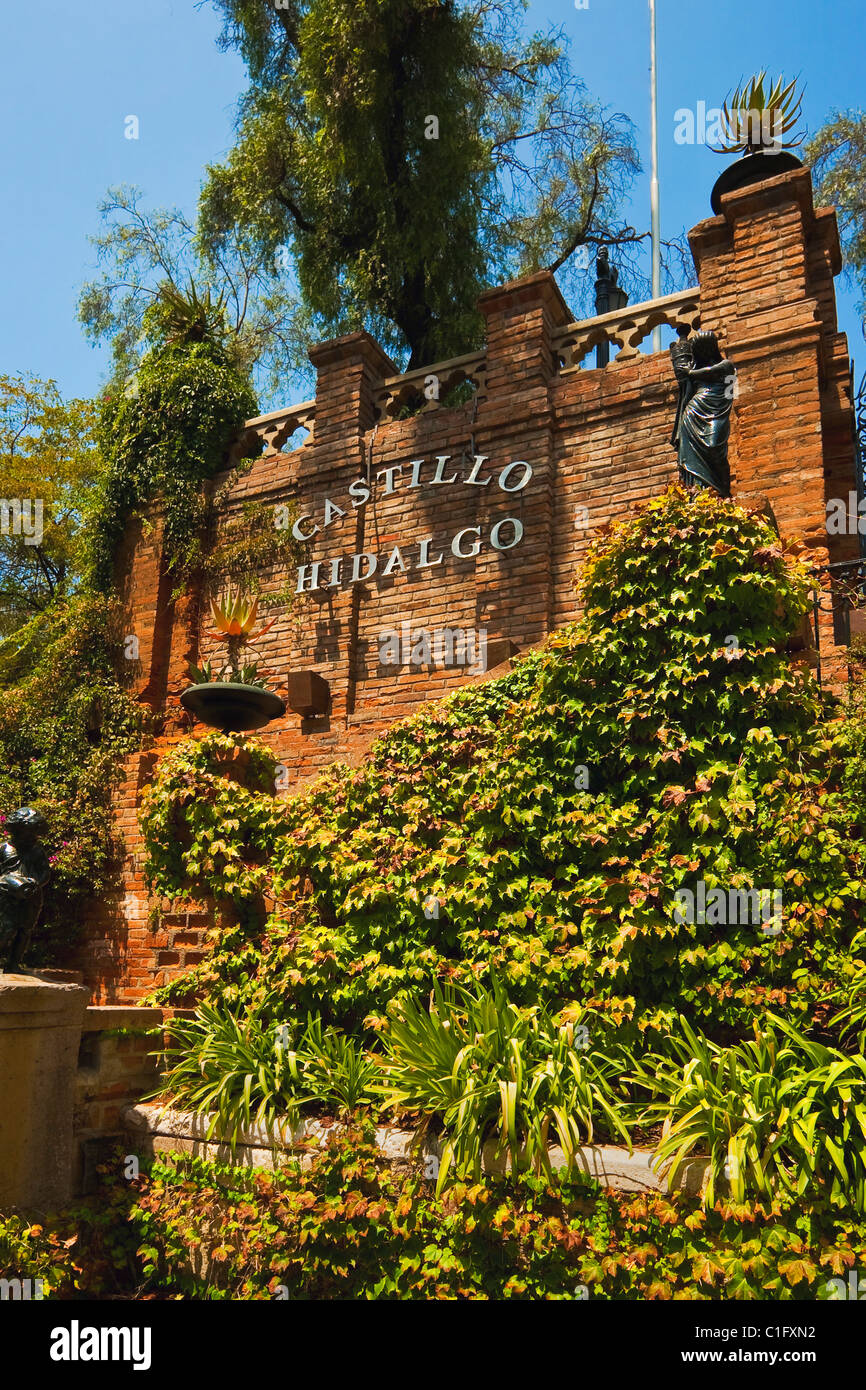 Gate à Castillo Hidalgo, autrefois un fort de défense (1816), aujourd'hui restaurée à un endroit, la colline Santa Lucia, Santiago, Chili Banque D'Images