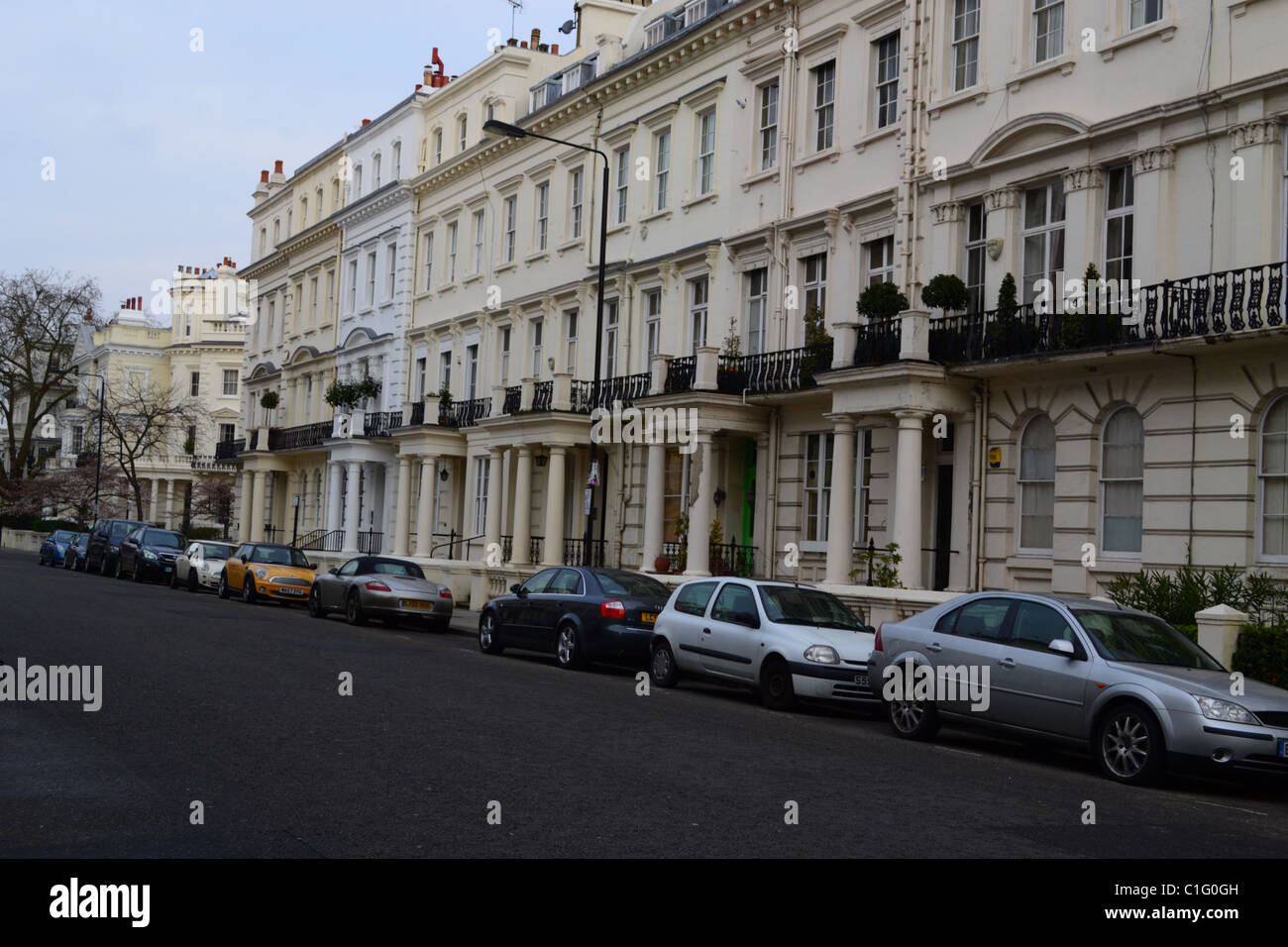 Maisons en stuc élégant dans le quartier de Notting Hill, Londres, Royaume-Uni ARTIFEX LUCIS Banque D'Images