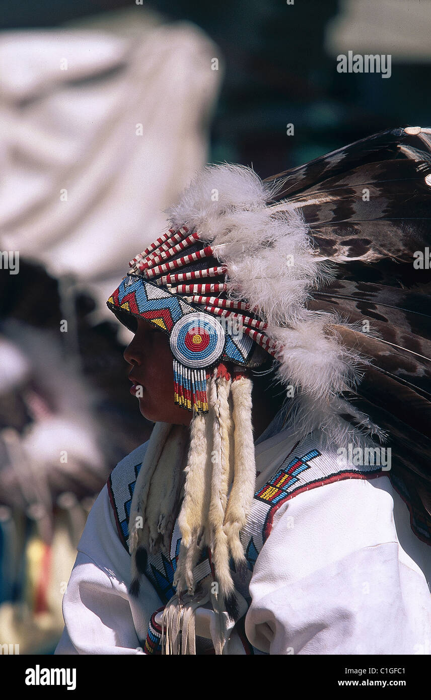 Alberta Canada Calgary Stampede de la grande (le plus grand rodéo du plein air de toute l'Amérique) indien en tenue traditionnelle au cours de Banque D'Images