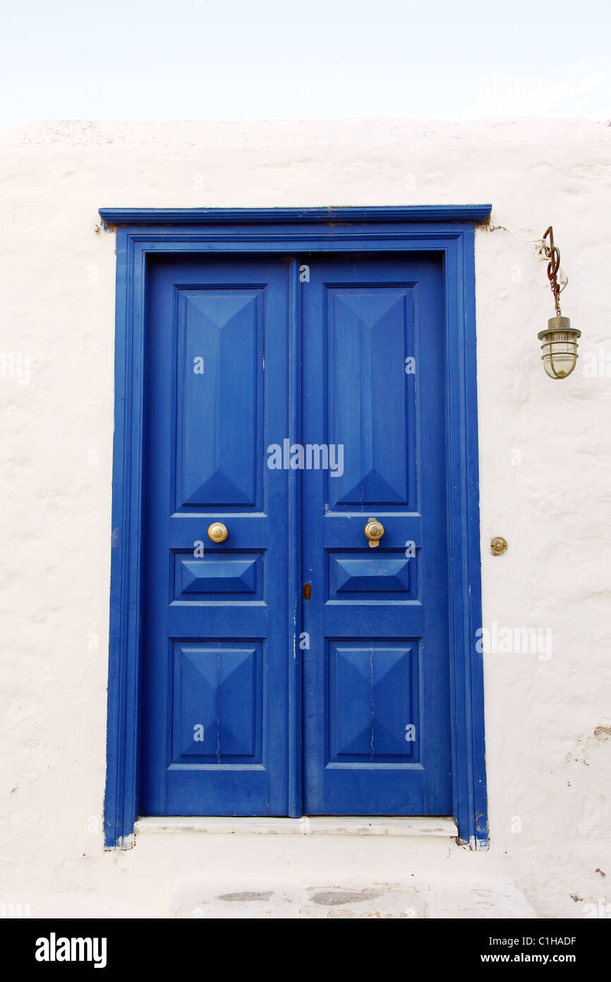 Vieille porte bleu foncé Photo Stock - Alamy