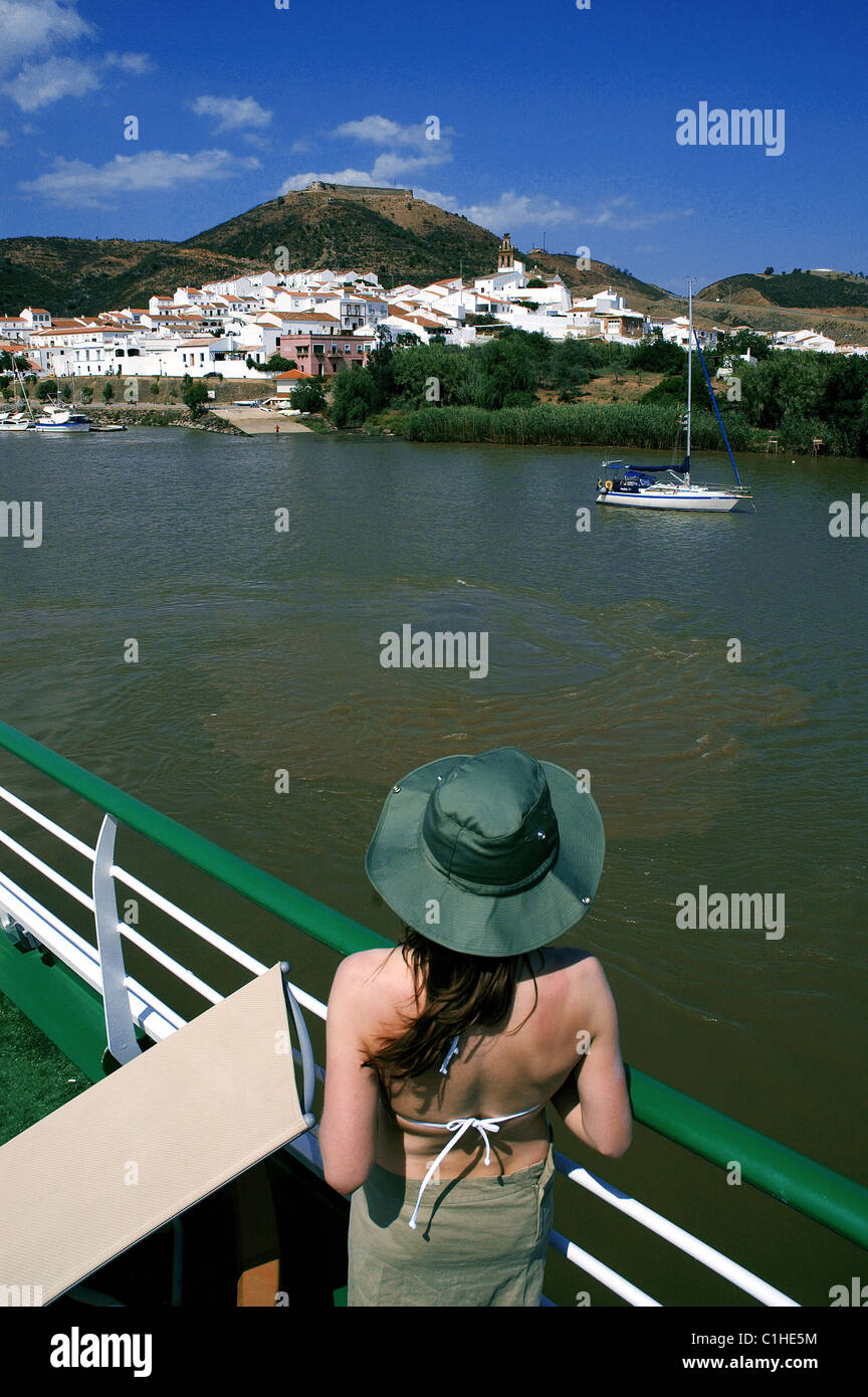 Espagne, Andalousie, province de Huelva, bateau de croisière la Belle de Cadix en face de San Lucar de Guadiana Banque D'Images