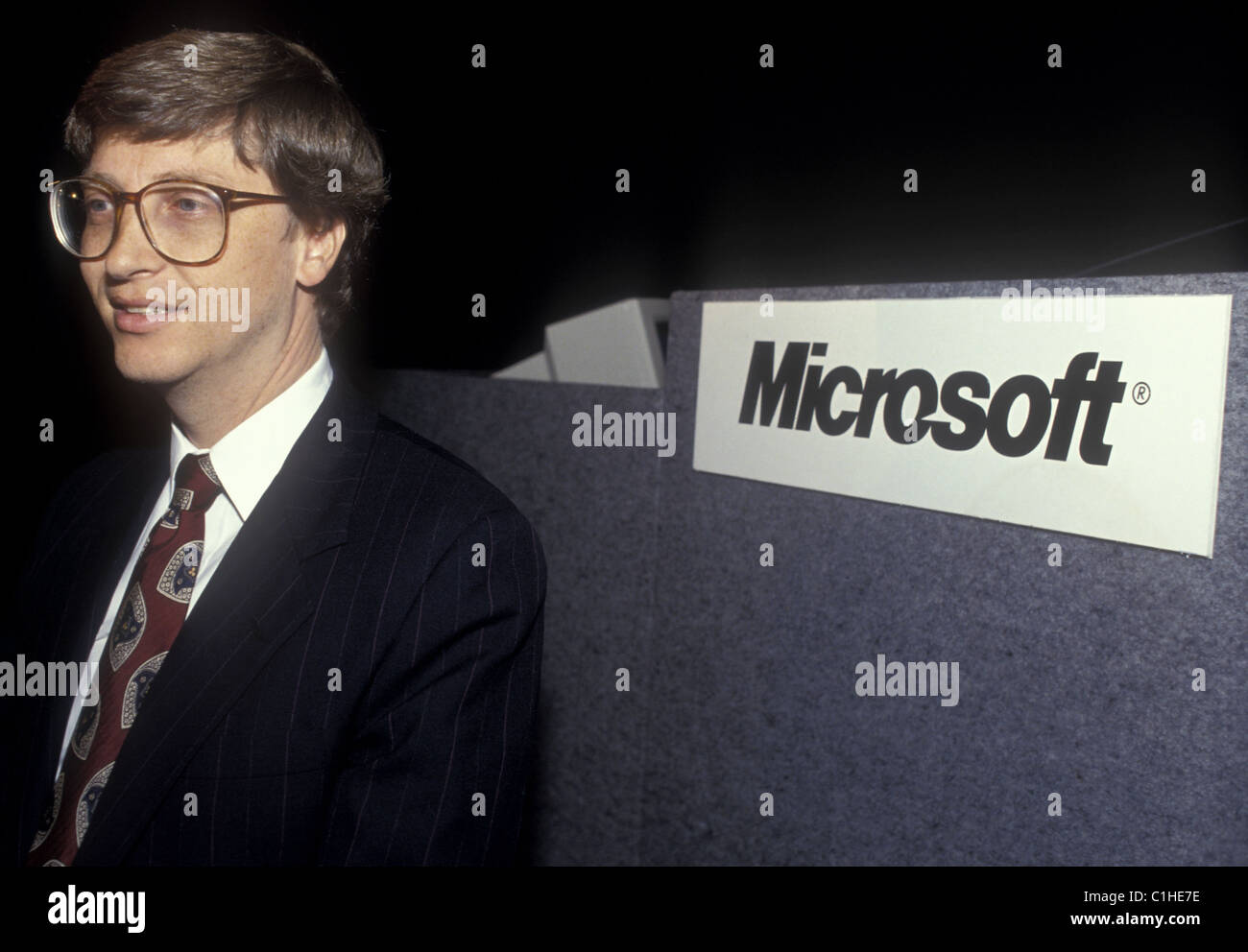 Bill Gates, de Microsoft, pose pour les photographes avant d'introduire un nouveau logiciel à New York, le 16 septembre 1991. Banque D'Images