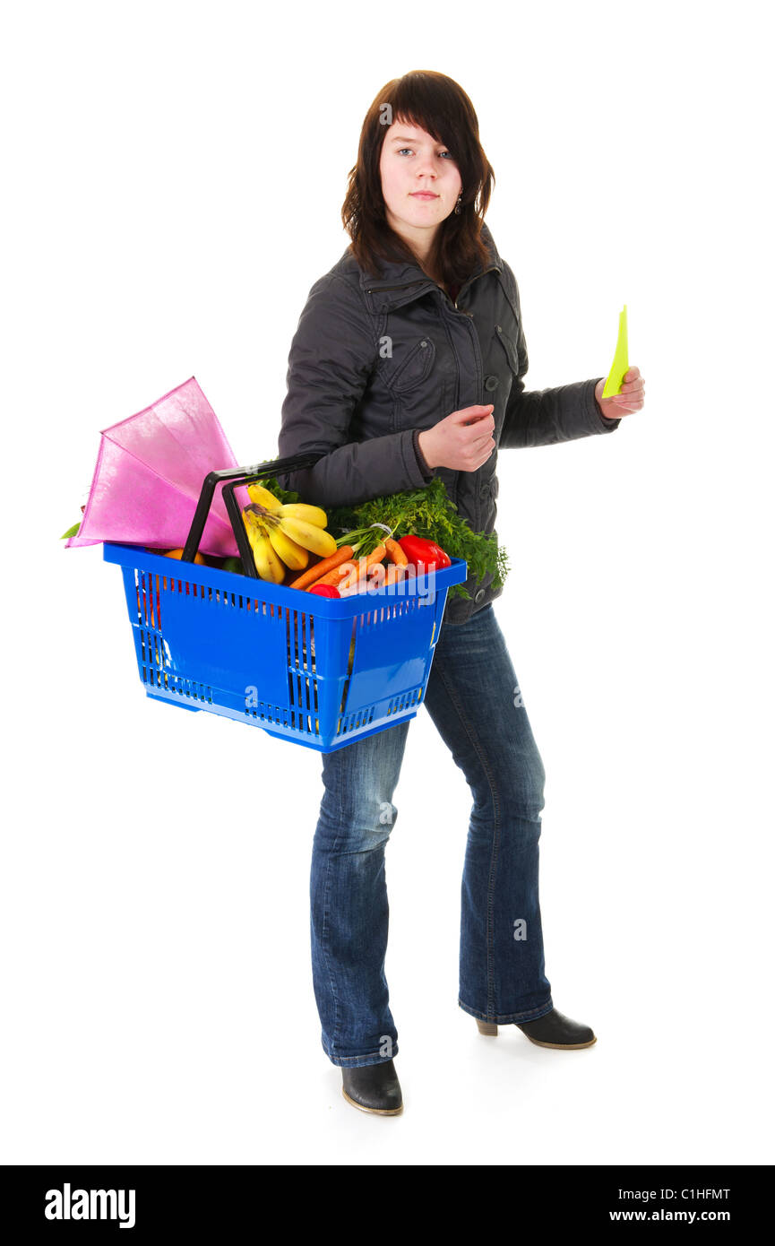 Shopping woman dans le supermarché avec panier plein Banque D'Images