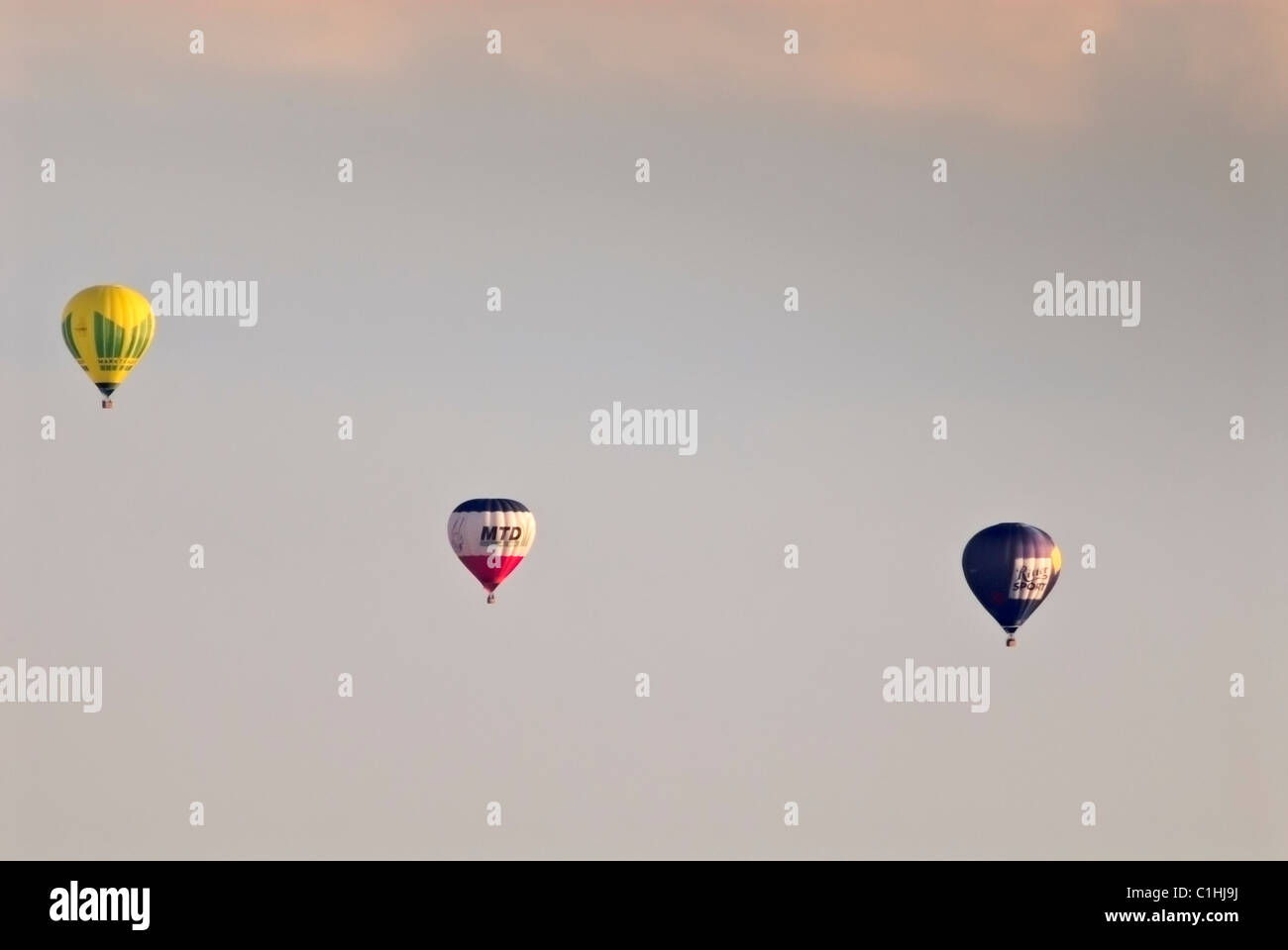 Trois ballons à air chaud contre la fin de l'après-midi ciel, avec Ritter Sport sponsoring, parrainage et sponsoring Marktkauf MTD, Allemand Banque D'Images