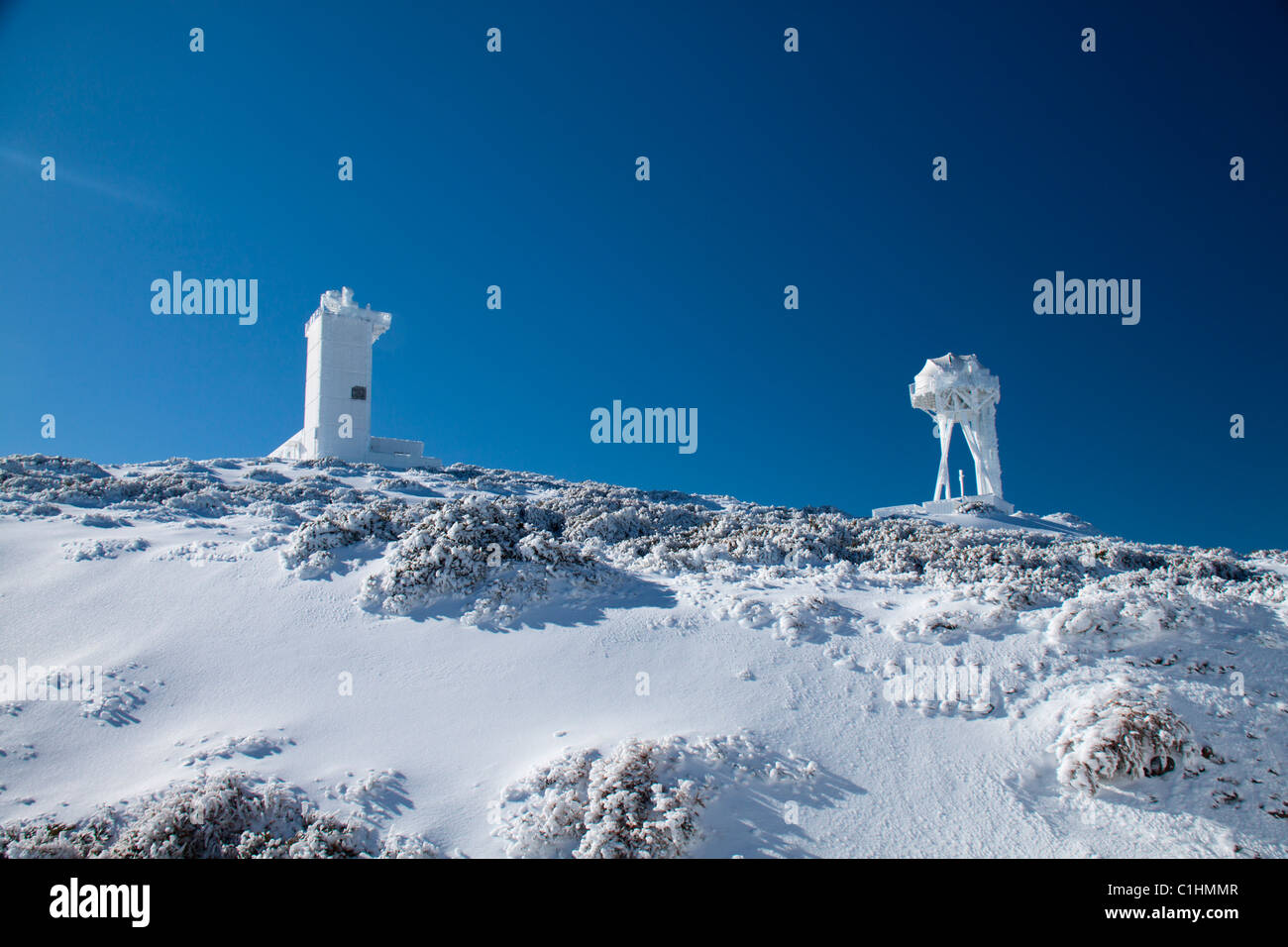 Les télescopes solaires de La Palma sur un jour à l'Observatoire Roque de los Muchachos à La Palma (Canaries) Banque D'Images