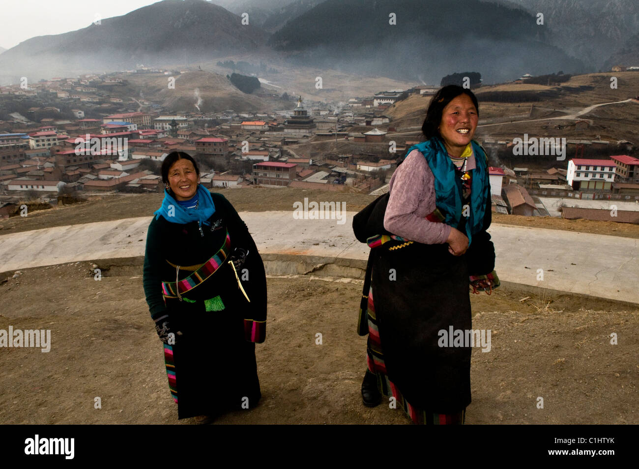 Pèlerins tibétains sur leur itinéraire. kora Banque D'Images