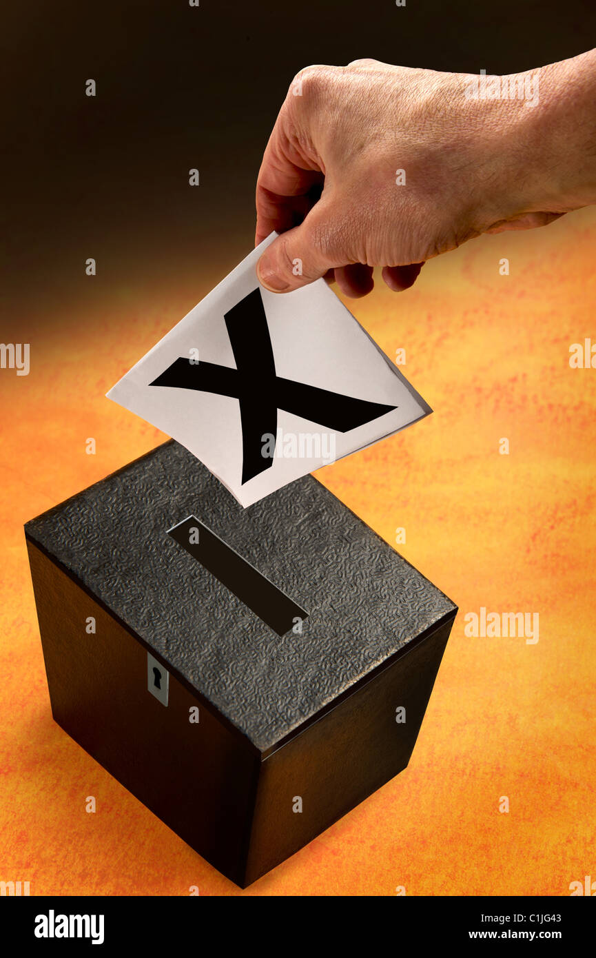 Urne de vote.et la main de voter.vote. Banque D'Images