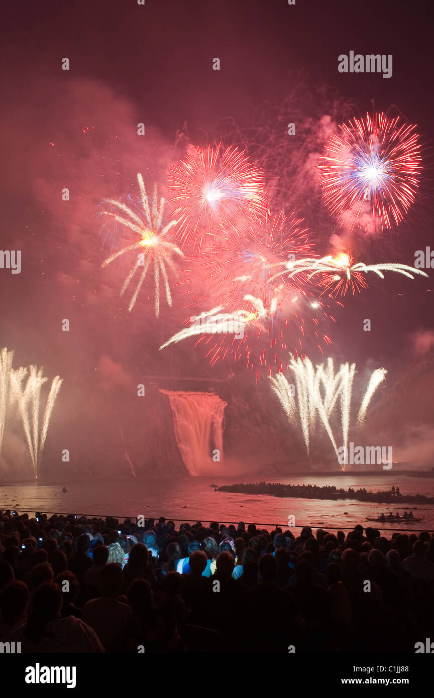 Québec, Québec, Canada.Feux d'artifice au parc de la chute-Montmorency (parc des chutes Montmorency). Banque D'Images