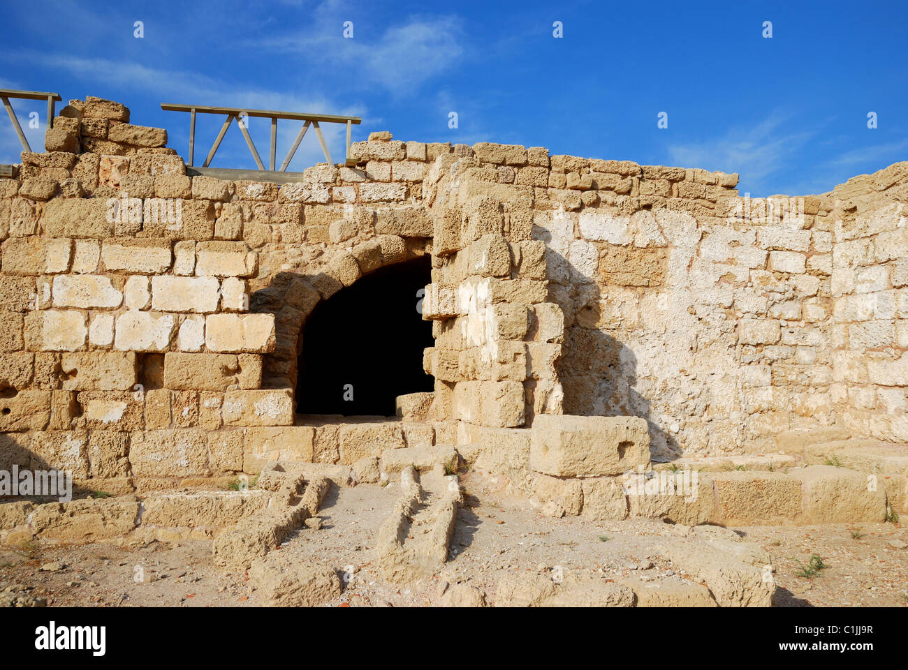 Ruines d'une ancienne ville portuaire Caesaria, ville - une résidence de Ponce Pilate, le procurateur romain de Judée Banque D'Images