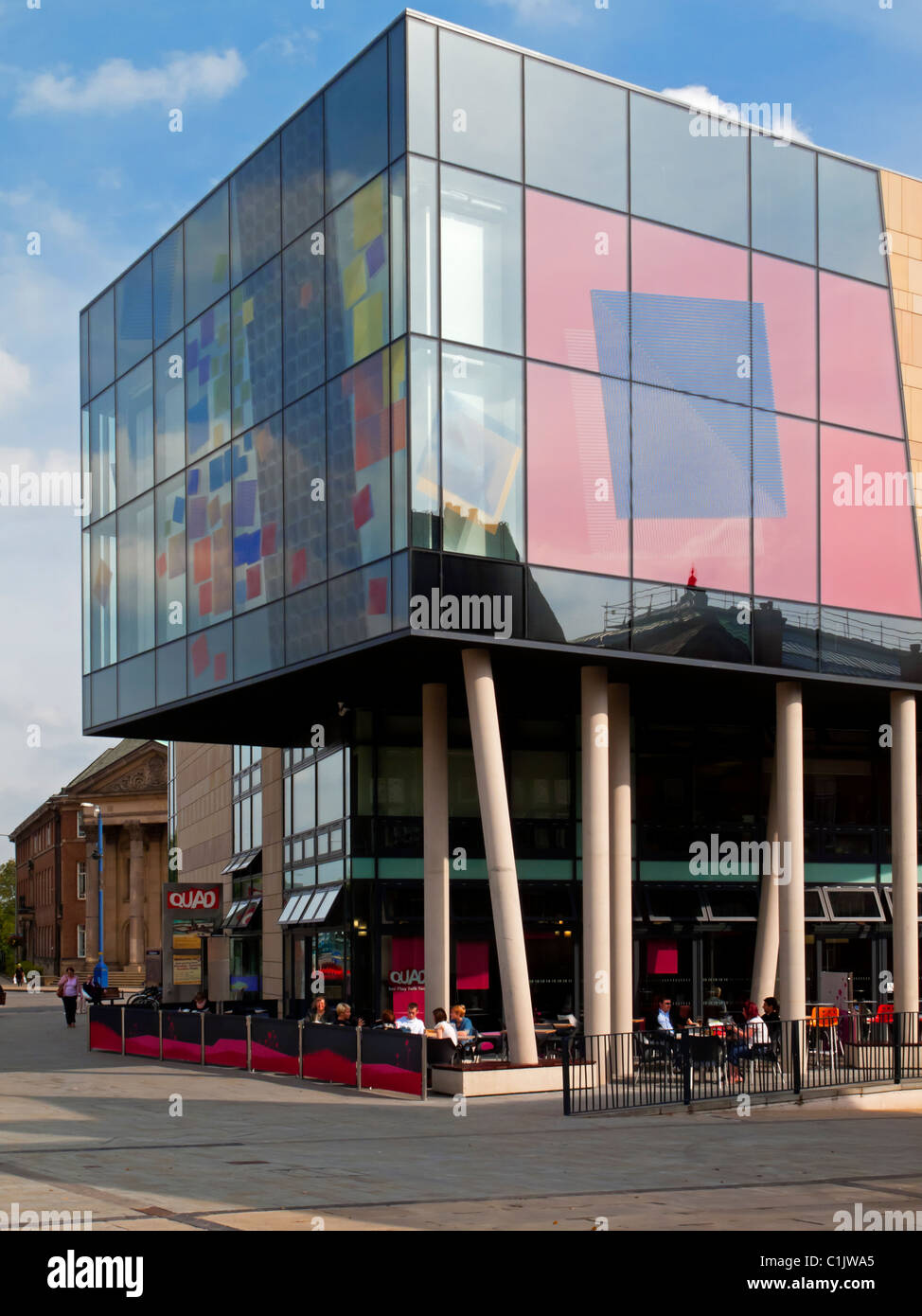 Le Quad Arts Centre à Derby en Angleterre Royaume-uni conçu par Feilden Clegg Bradley architectes et a ouvert ses portes en septembre 2008 Banque D'Images