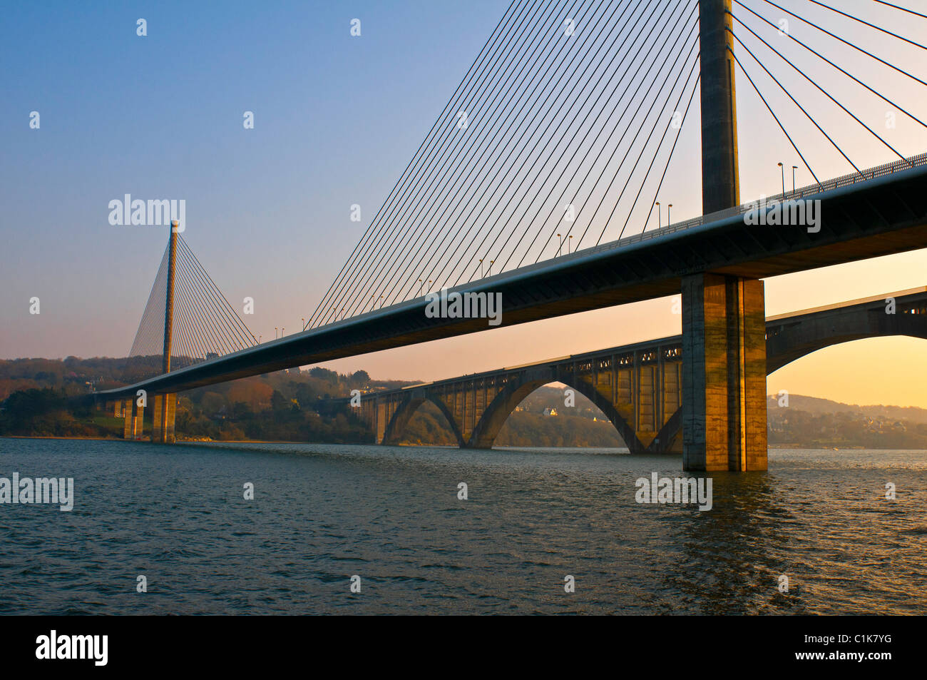 Les ponts pont de l'Iroise ( pont de Plougastel) à l'avant et Pont Albert Louppe (arrière-plan), Brest, Bretagne, France, Banque D'Images