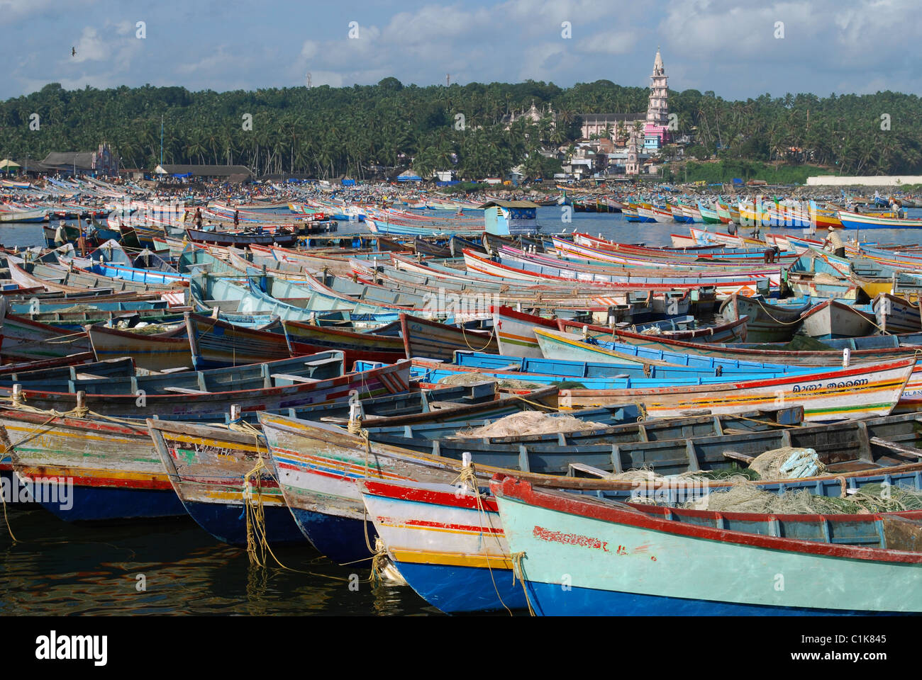 Bateaux de pêche au port de Kovalam, Trivandrum, Kerala Banque D'Images