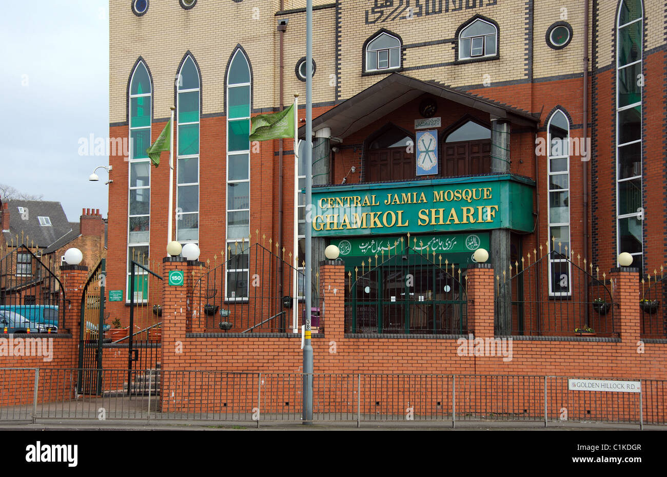 La Mosquée Jamia centrale Ghamkol Sharif immeuble sur Golden Hillock Road à Small Heath Birmingham England UK un bâtiment de trois étages Banque D'Images