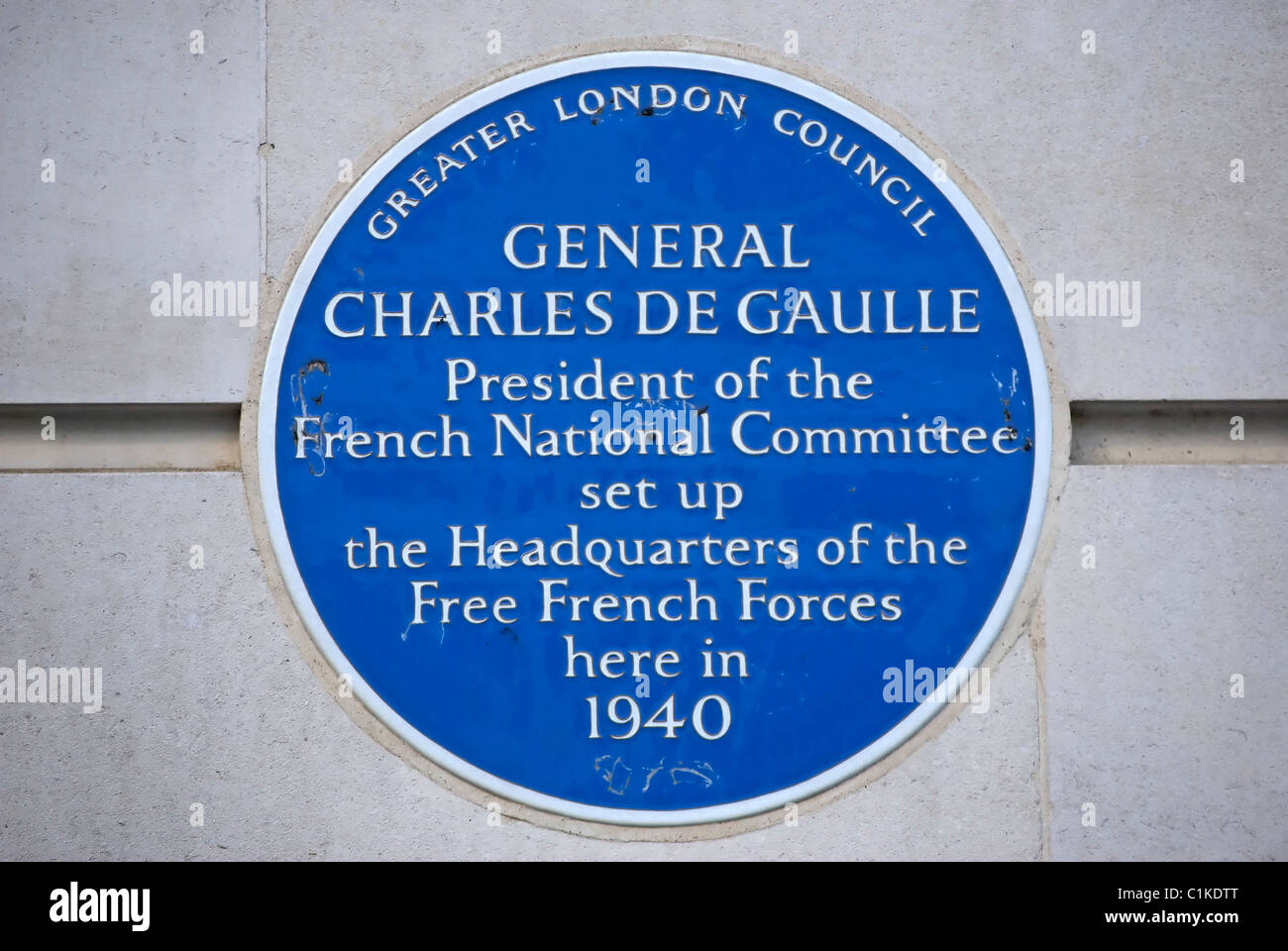 Blue plaque marquant le siège de la guerre, les forces françaises libres du général Charles de Gaulle, à Londres, en Angleterre Banque D'Images