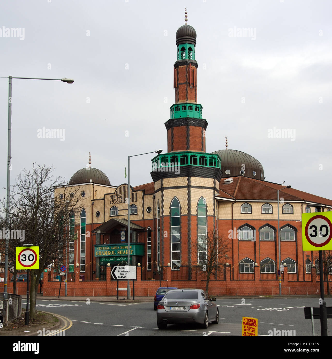 La Mosquée Jamia centrale Ghamkol Sharif immeuble sur Golden Hillock Road à Small Heath Birmingham England UK un bâtiment de trois étages Banque D'Images