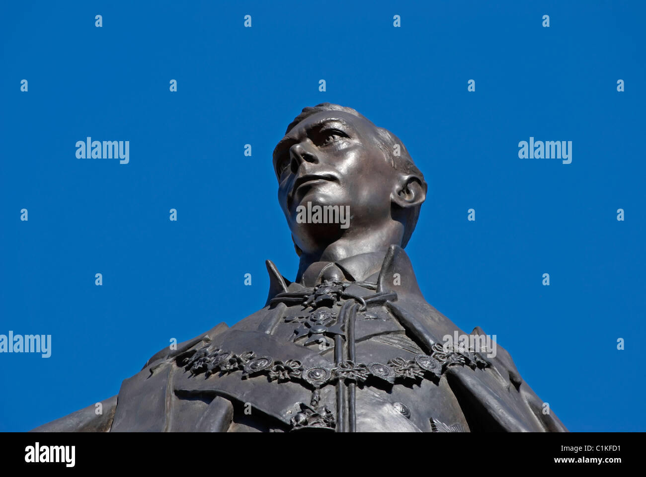 Détail de la statue de 1955 du roi George VI par le sculpteur william mcmillan, entre le centre commercial et le Carlton Gardens dans le centre de Londres Banque D'Images