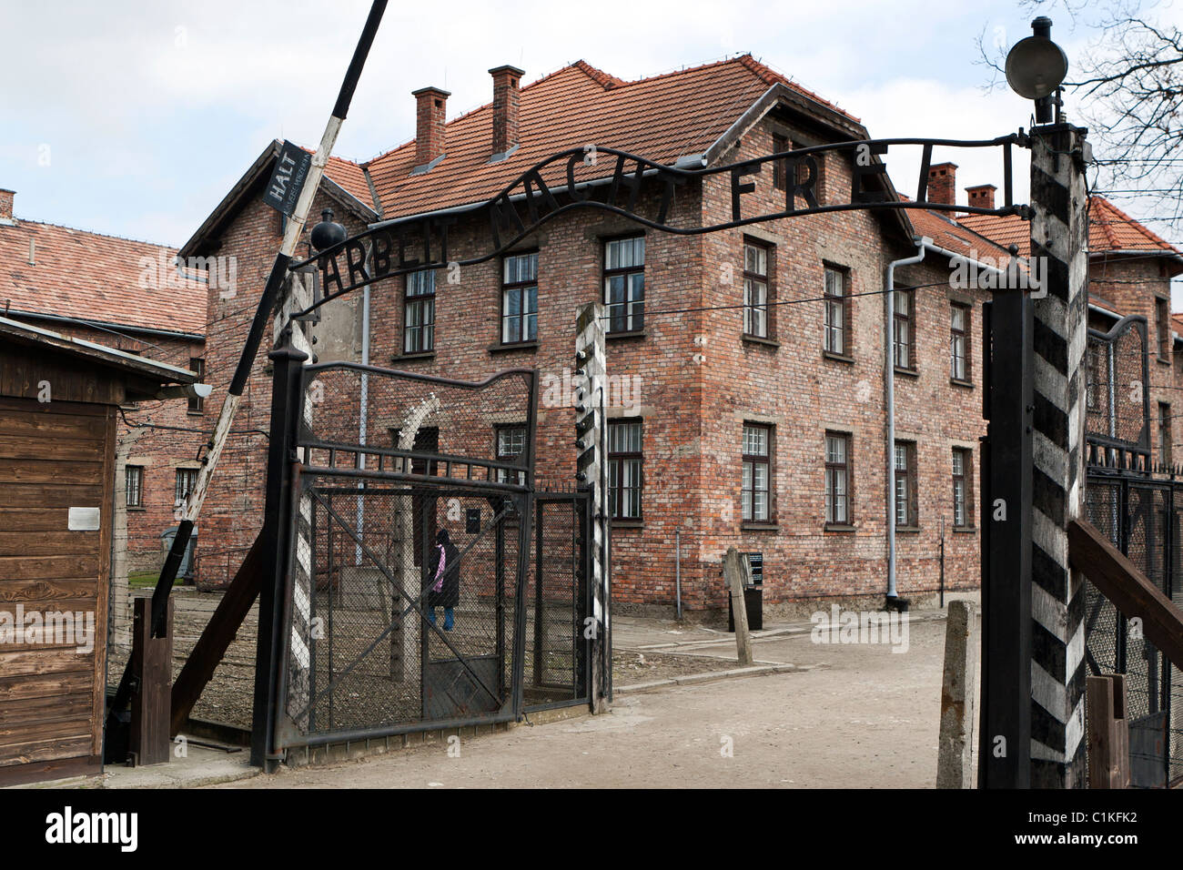 Arbeit macht frei ('work vous rend libre') Gate, Auschwitz-Birkenau, en Pologne. Banque D'Images