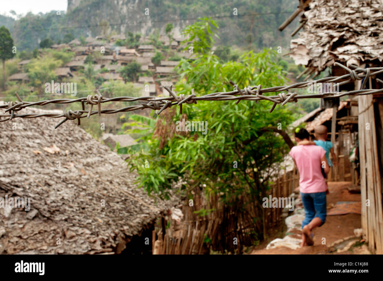 Hosuing dans le camp de réfugiés de Mae La, la province de Tak, en Thaïlande, en Asie jusqu'à 50 000 réfugiés principalement ethnique Karen de Birmanie vivent dans th Banque D'Images