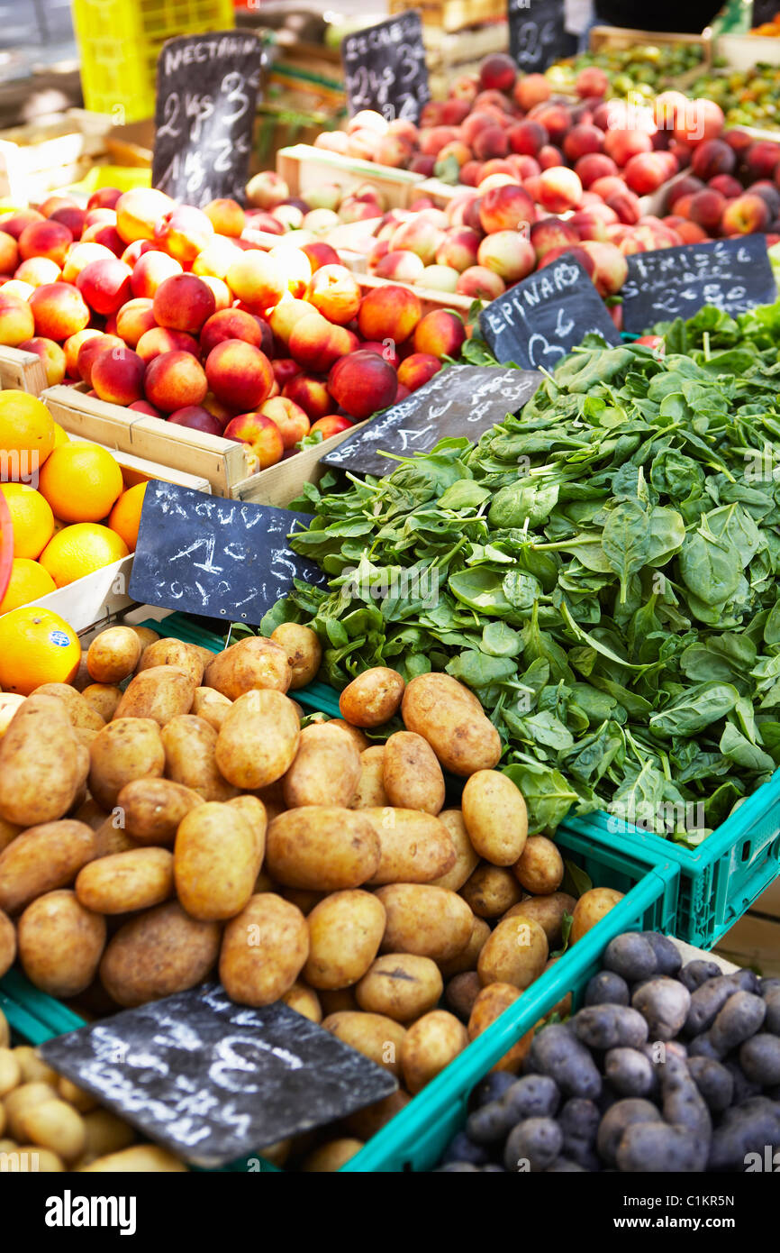 Les fruits et légumes au marché, Carcassonne, Aude, Languedoc-Roussillon,  France Photo Stock - Alamy