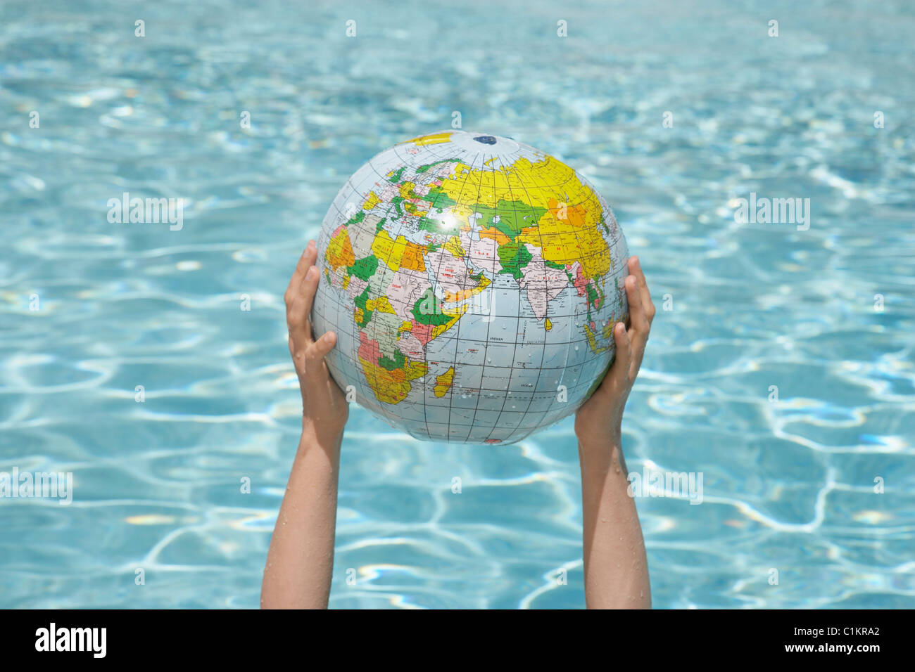 Woman Holding Inflatable Globe, Sanary-sur-Mer, Var, Provence, Provence-Alpes-Côte d'Azur, France Banque D'Images