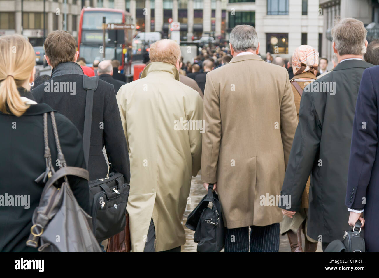 Les banlieusards de Londres à London Bridge, London,UK Banque D'Images