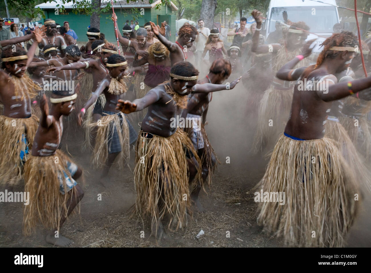 Troupe de danse autochtones effectuant au Festival de danse autochtones Laura. Laura, Queensland, Australie Banque D'Images