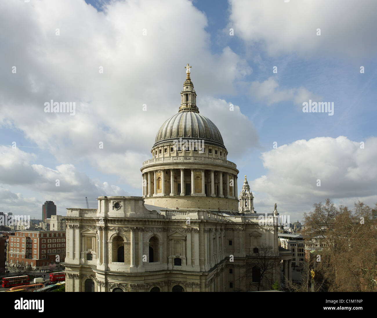 Saint Paul's Cathedral, London. Par Sir Christopher Wren, 1675-1710. Vue de haut niveau de l'East End, prises à partir de 2011 au nouveau complexe Banque D'Images
