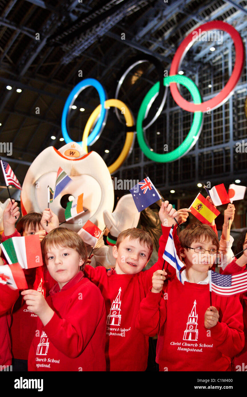 Jeux Olympiques de Londres 2012 Mascottes Mandeville (L) & Wenlock (R Photo Stock - Alamy