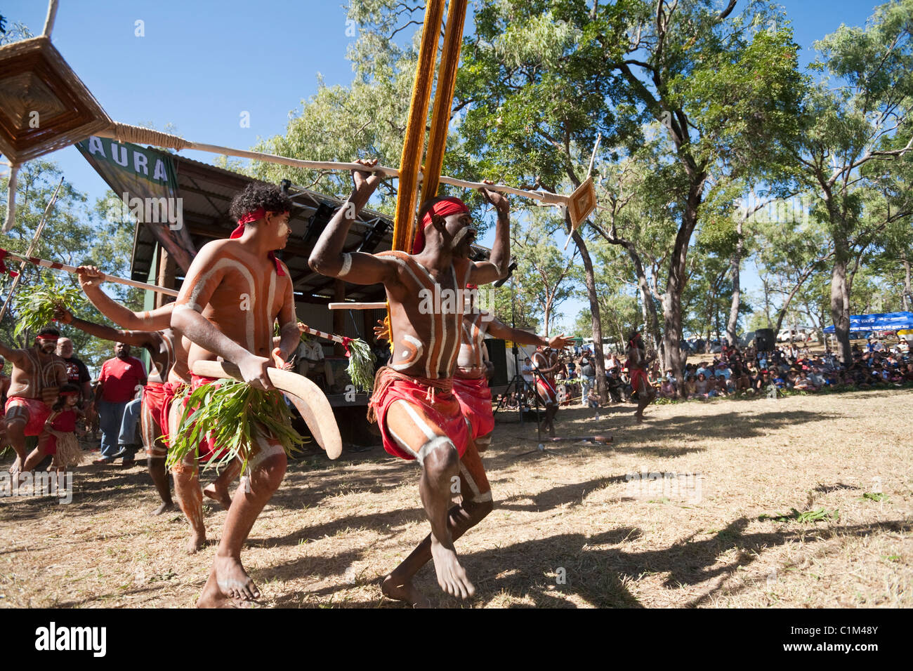 Les danseurs au Festival de danse autochtones Laura. Laura, Queensland, Australie Banque D'Images