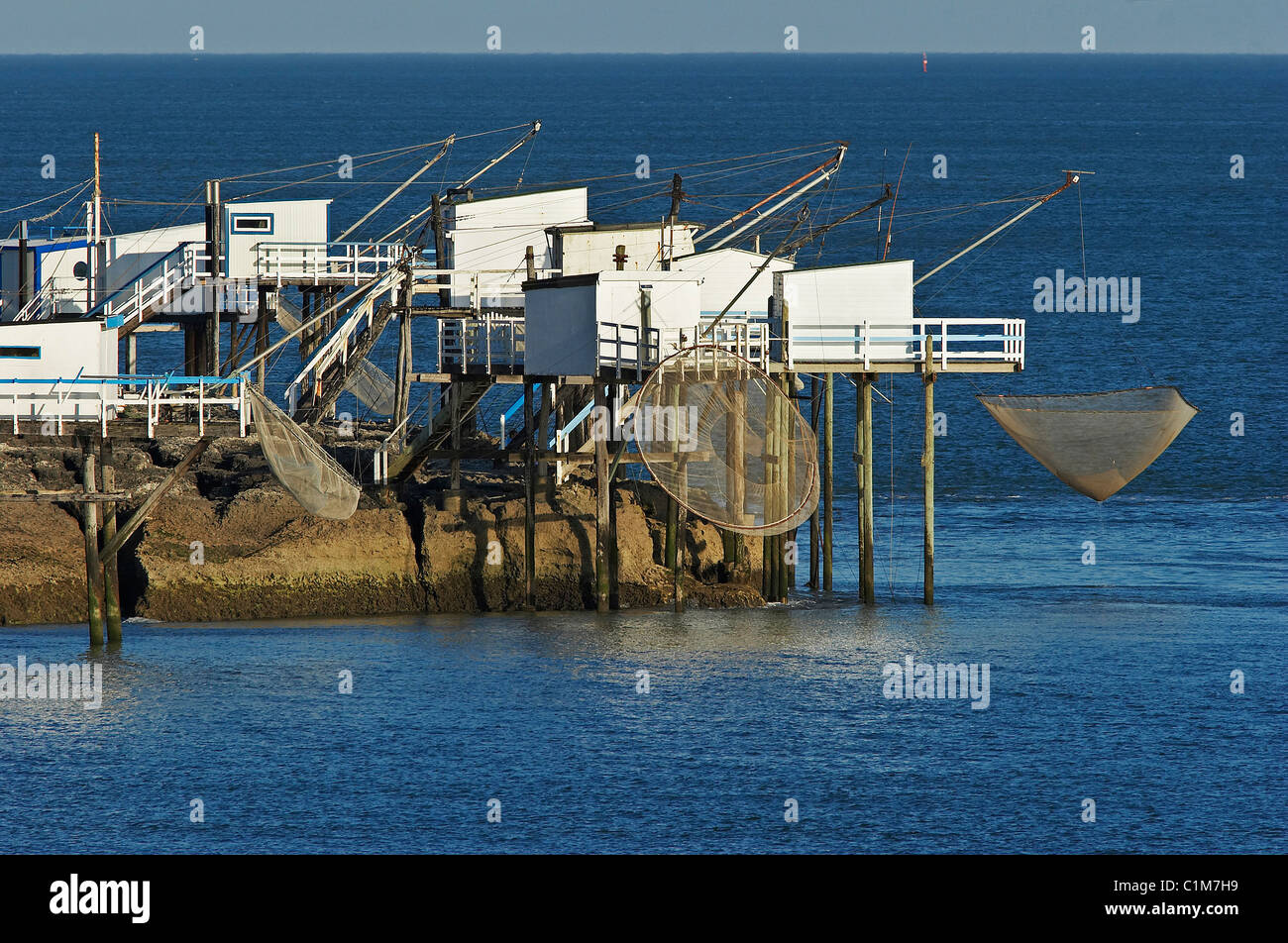 En France, en Charente Maritime, Carrelets (filets de pêche) à Saint Palais sur Mer Photo Stock En France, en Charente Maritime, Carrelets (filets de pêche) à Saint Palais sur Mer Photo Stock