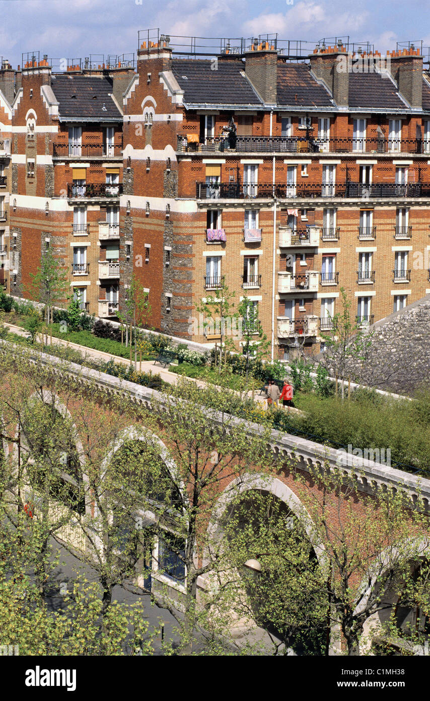 France, Paris, le Viaduc des Arts, temple parisien des Arts et Métiers oubliés par la promenade plantée Banque D'Images