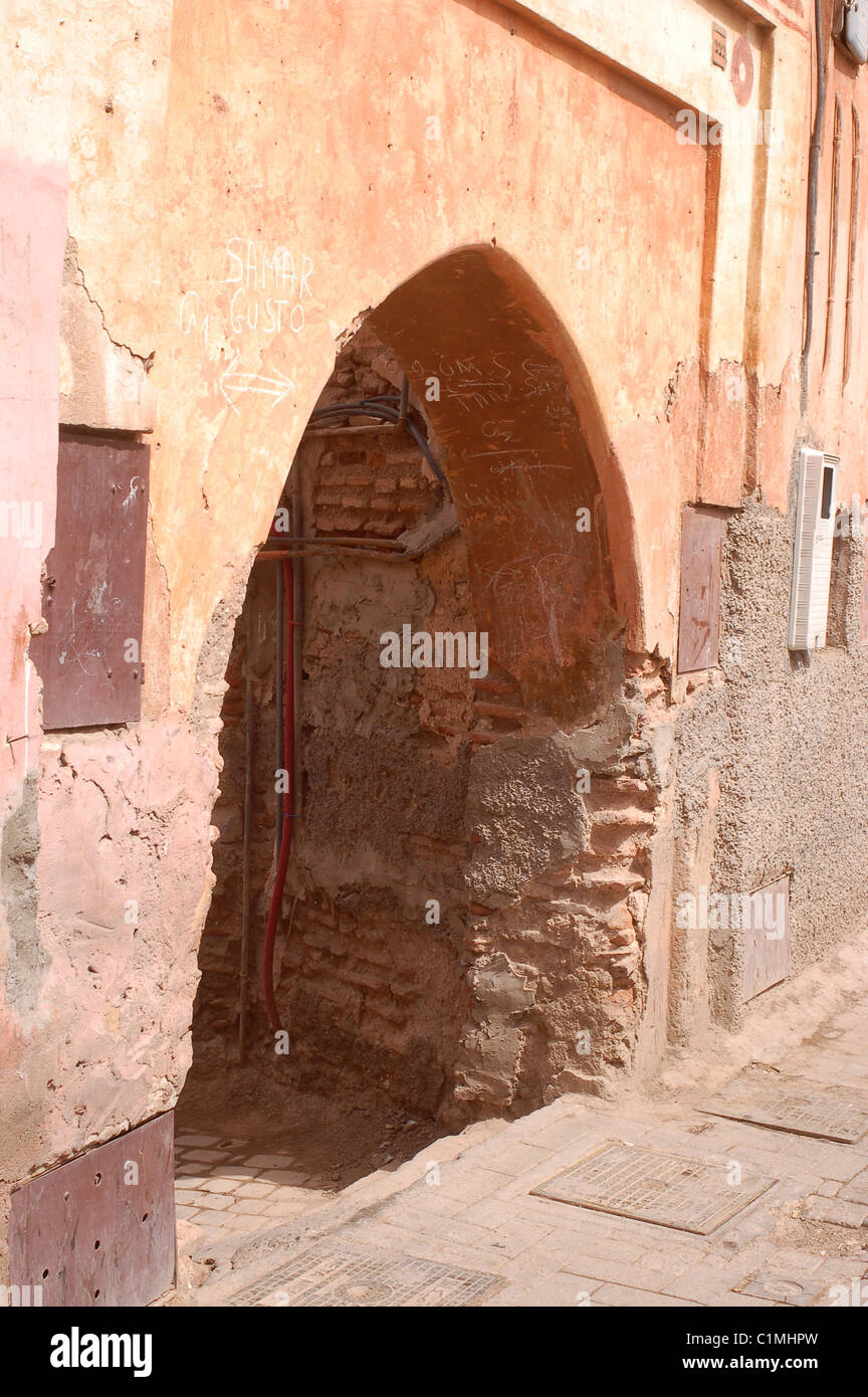 Bâtiment. L'architecture. La porte. Marrakech. Maroc Banque D'Images