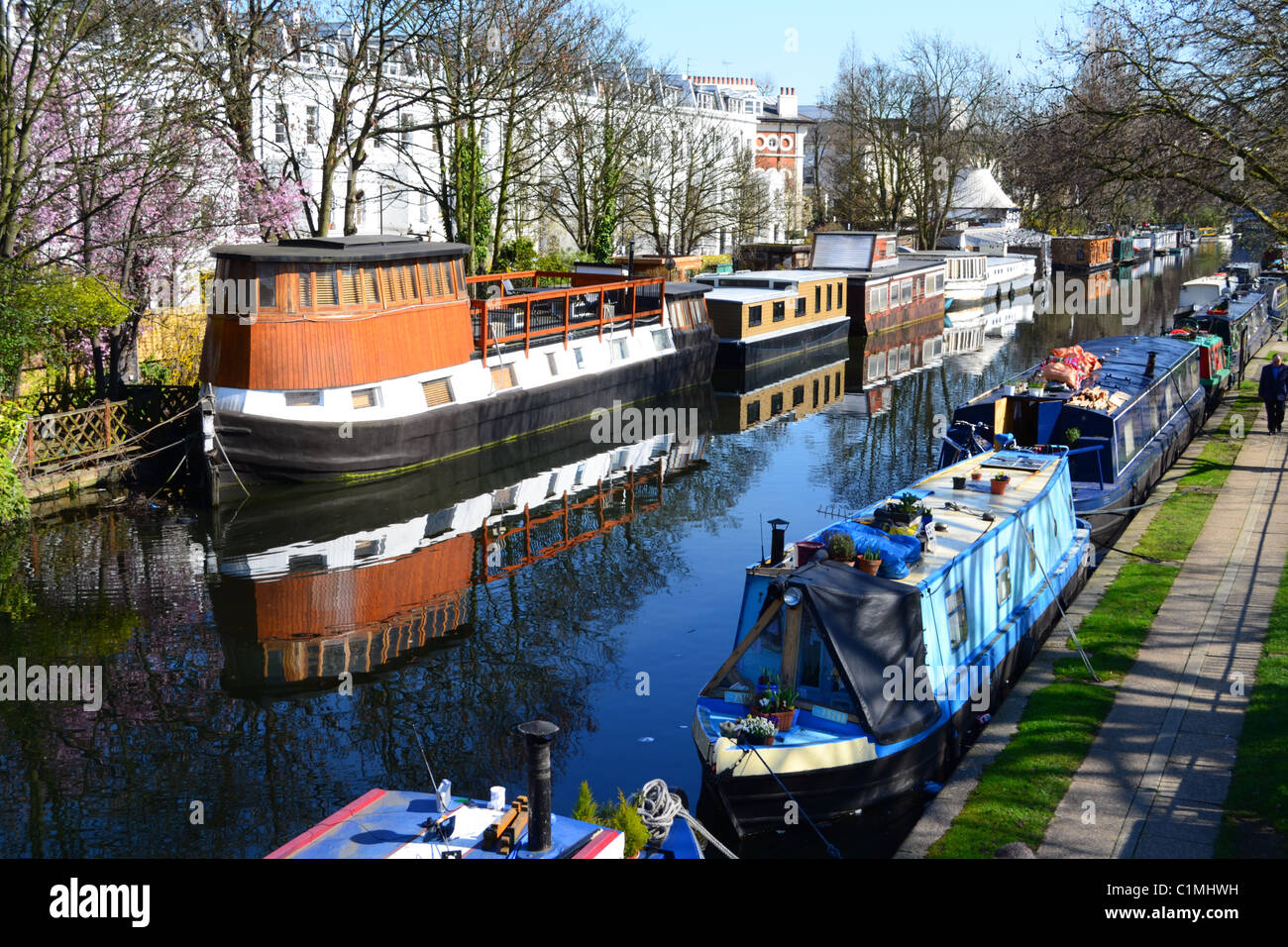 Bateaux dans la Petite Venise, Londres, UK et euro TYRES LUCIS Banque D'Images