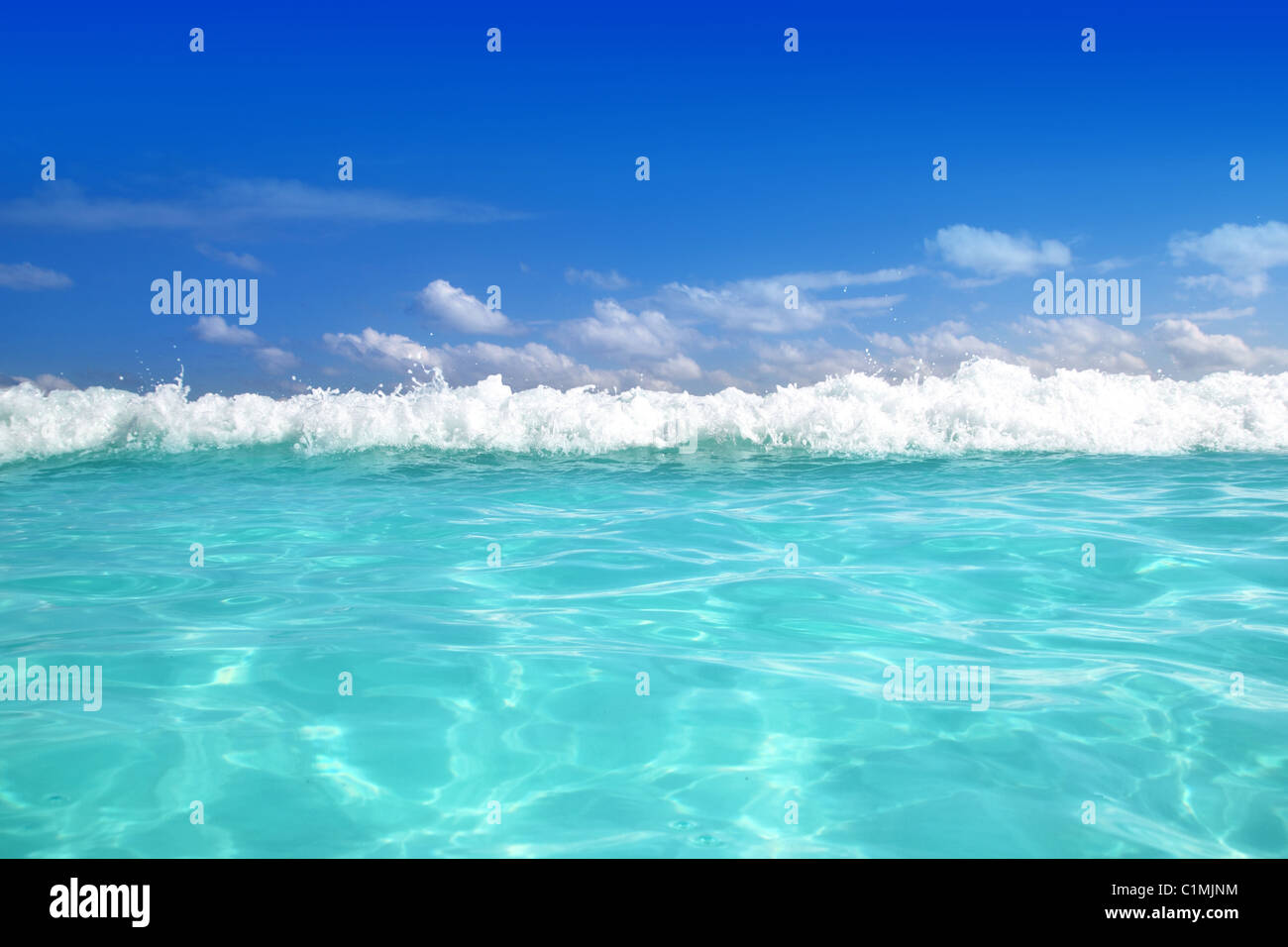 Beau bleu mer des caraïbes eau vague horizon Banque D'Images