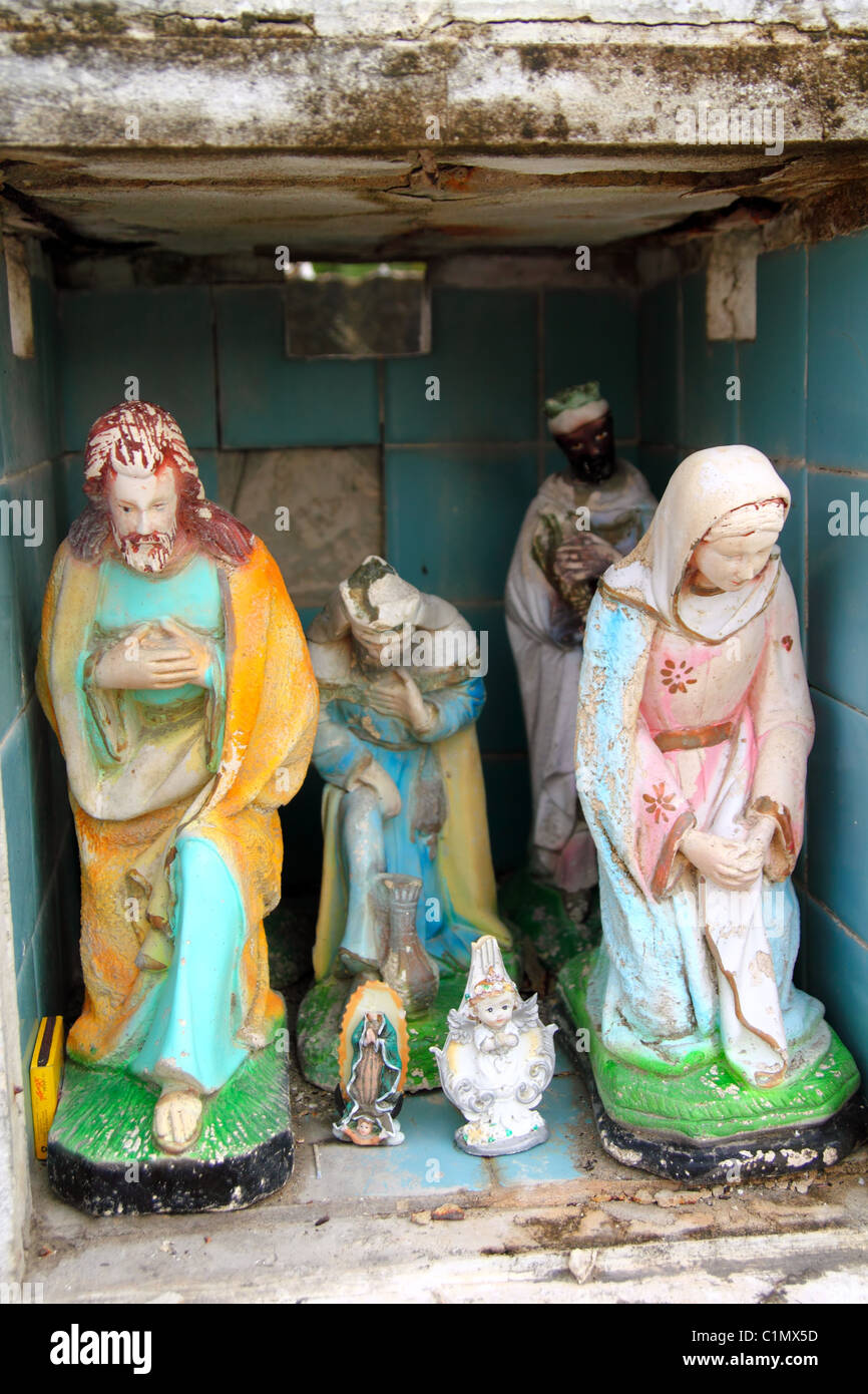 Cimetière des Caraïbes ange catholique saints chiffres Mexique coloré Banque D'Images