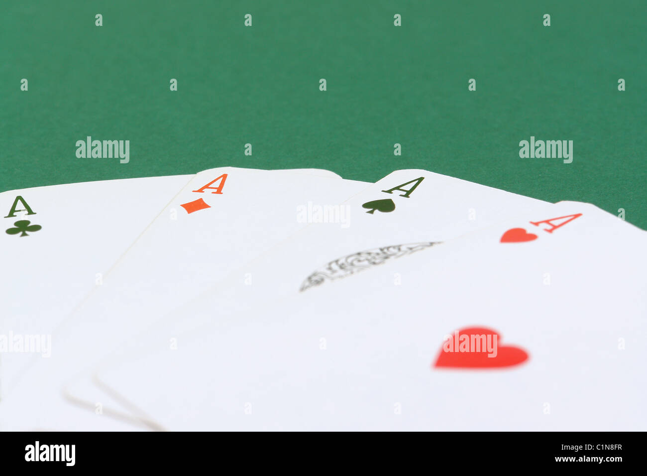 Droit sur la table verte Banque D'Images