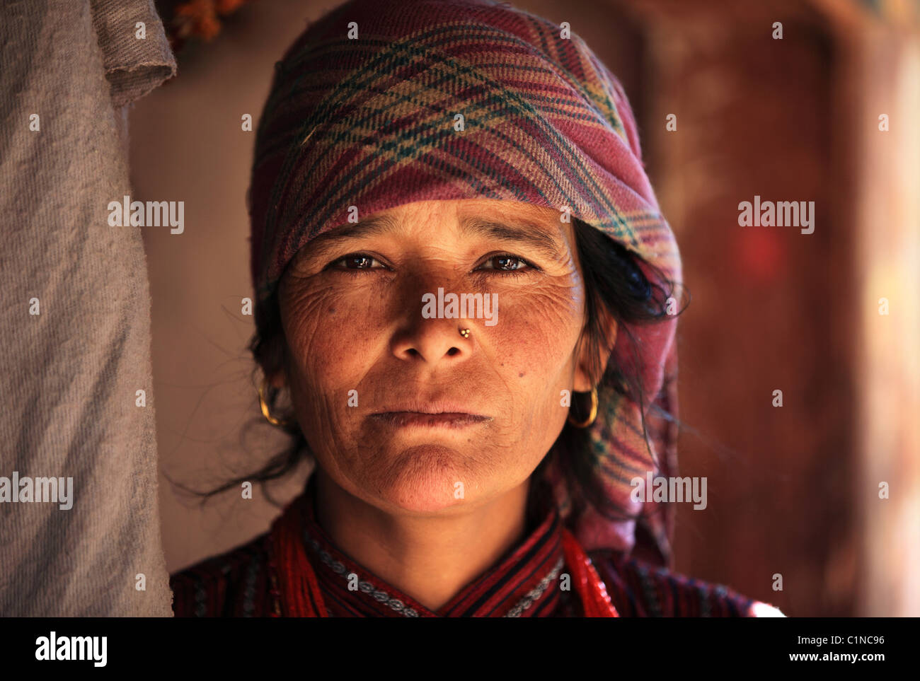 Femme népalaise dans l'Himalaya au Népal Photo Stock - Alamy