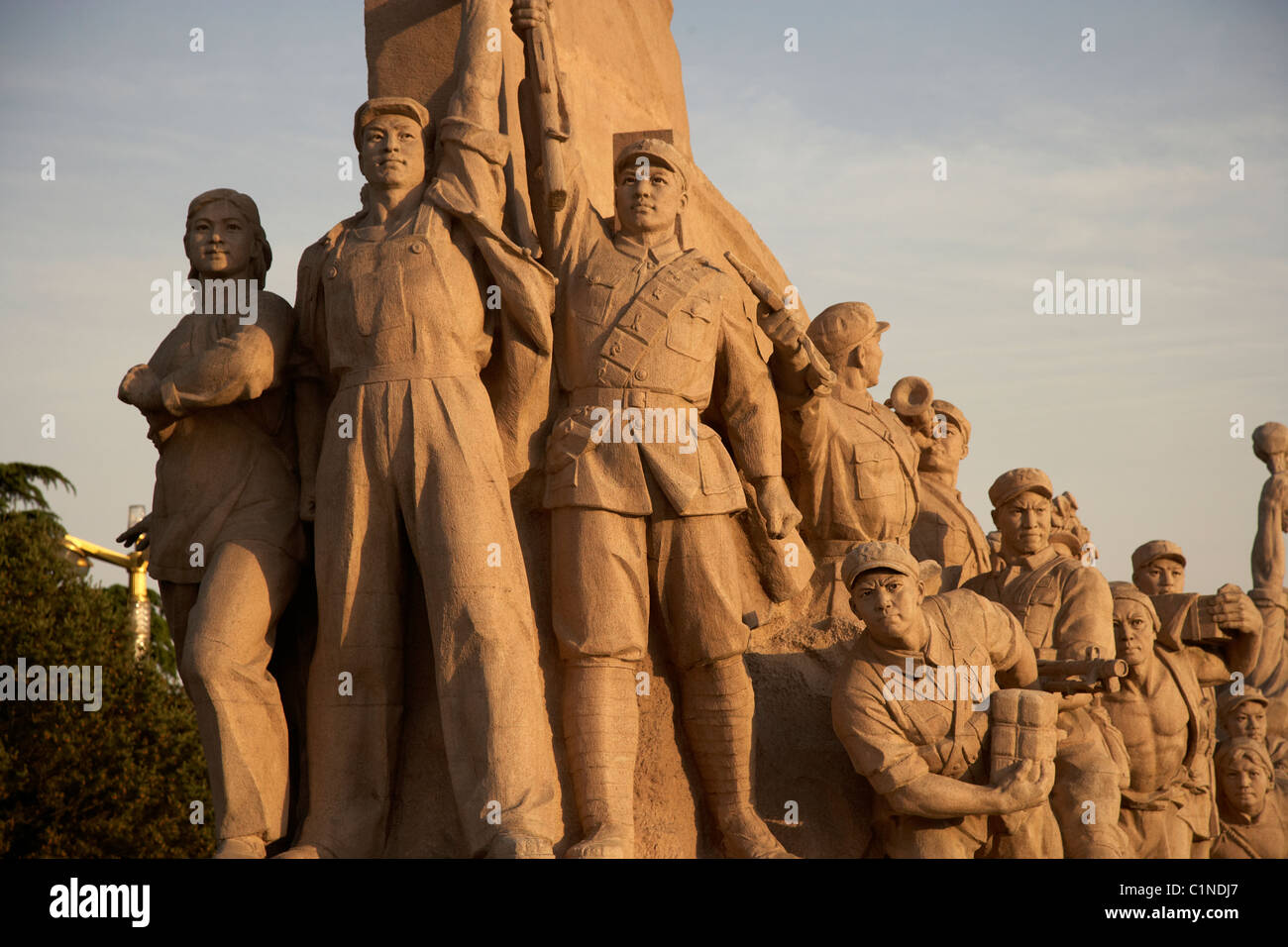 Monument situé en face du mausolée de Mao sur la place Tiananmen à Beijing Chine Banque D'Images