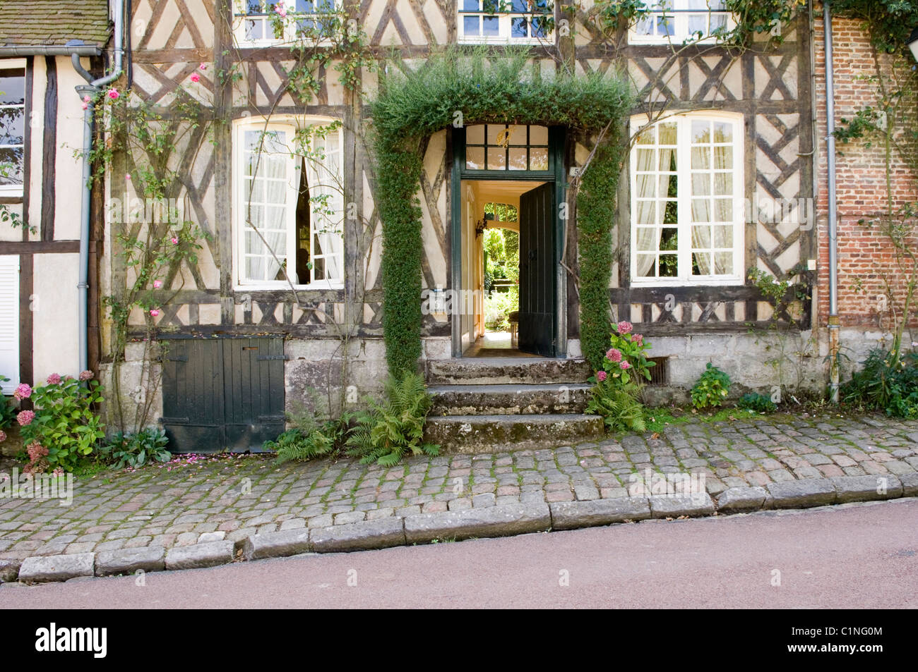 La façade extérieure du 18e siècle français maison à colombages dans le pittoresque village de Gerberoy Banque D'Images