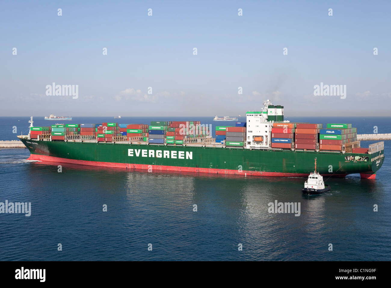 Evergreen Container Ship Remorqueurs Banque De Photographies Et D evergreen-container-ship-remorqueurs-banque-de-photographies-et-d
