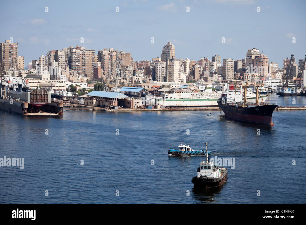 Donnant sur la vue de l'intérieur du port d'Alexandrie et la ville. Banque D'Images