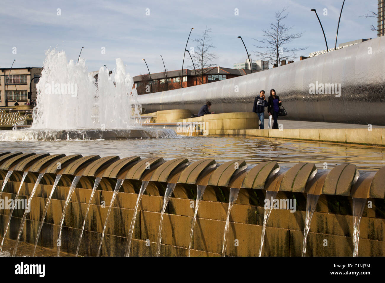 Sculpture d'avant-garde et de la fontaine de la place de la gerbe Sheffield South Yorkshire Angleterre Banque D'Images