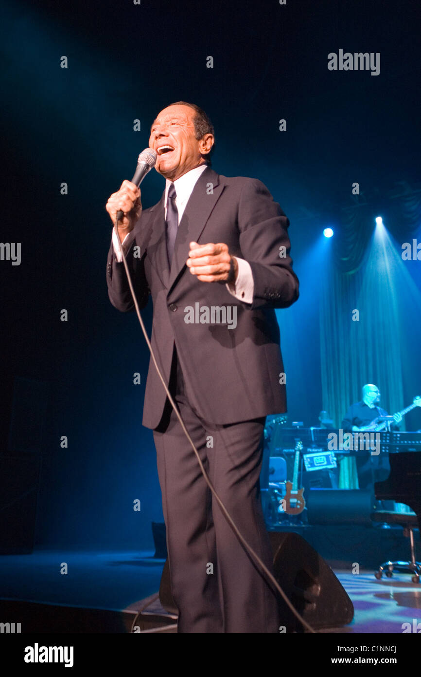 Paul Anka effectuer sur le concert à Budapest, Hongrie, 2010. Banque D'Images