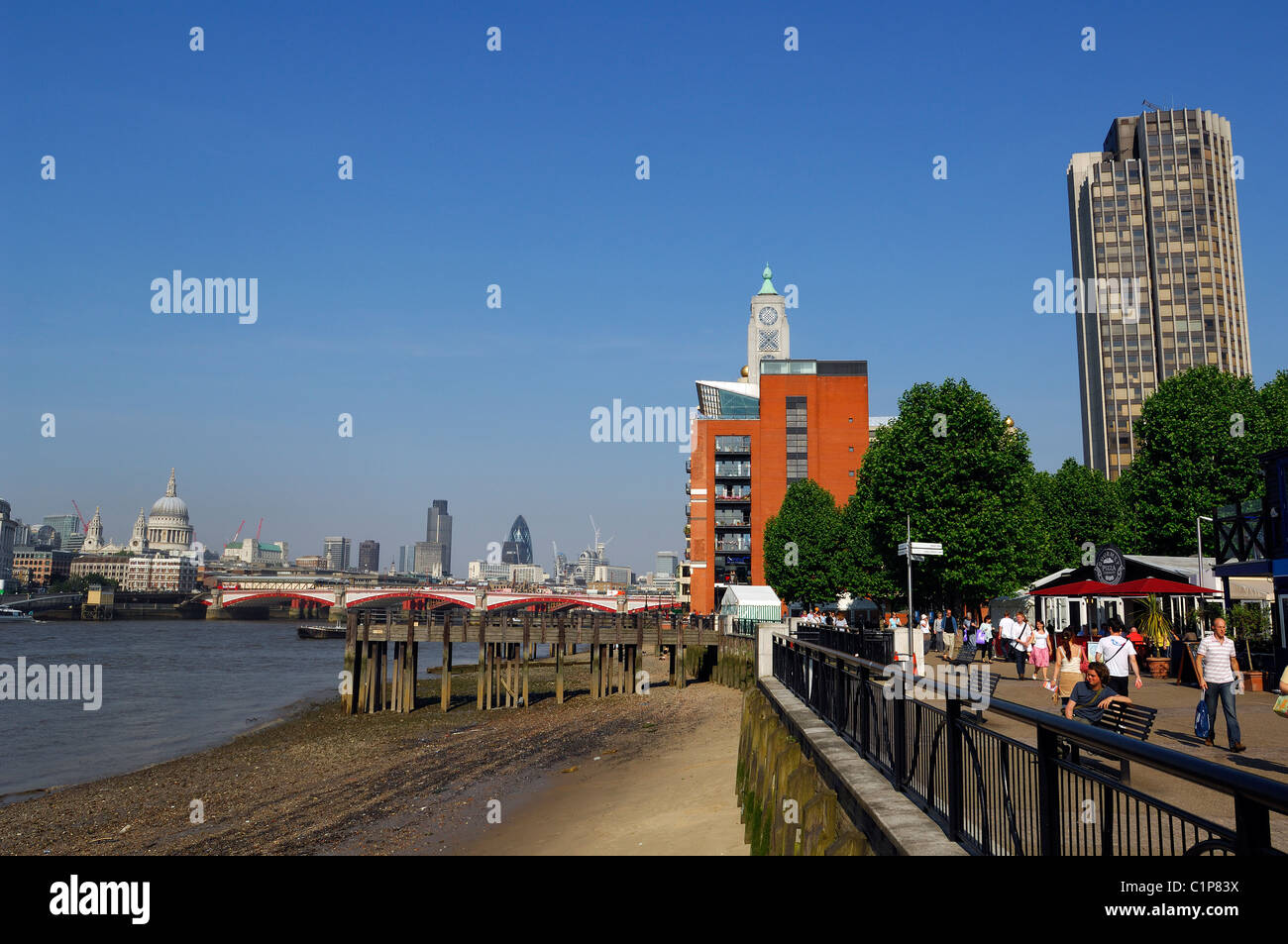 Royaume-uni, Londres, Thames Path, marcher sur la Thames banks Banque D'Images